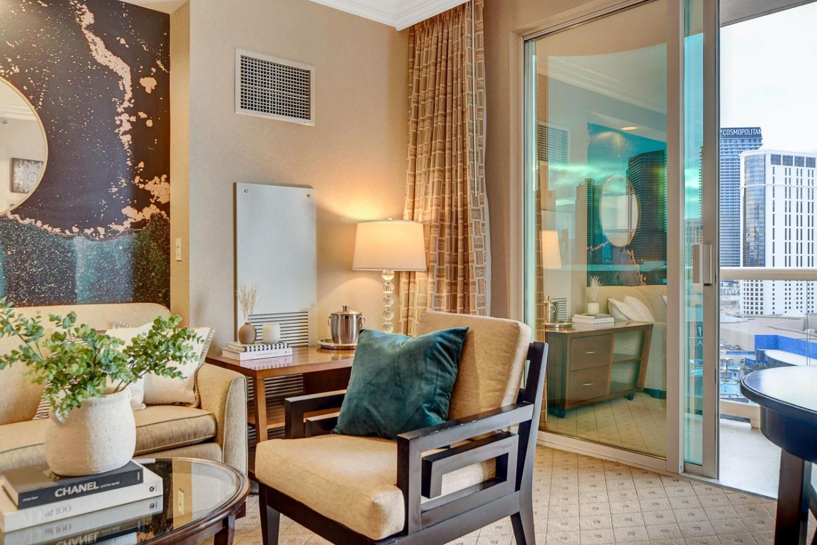 Suite Hub LV HIGH floor Sphere view MGM Signature photo 69