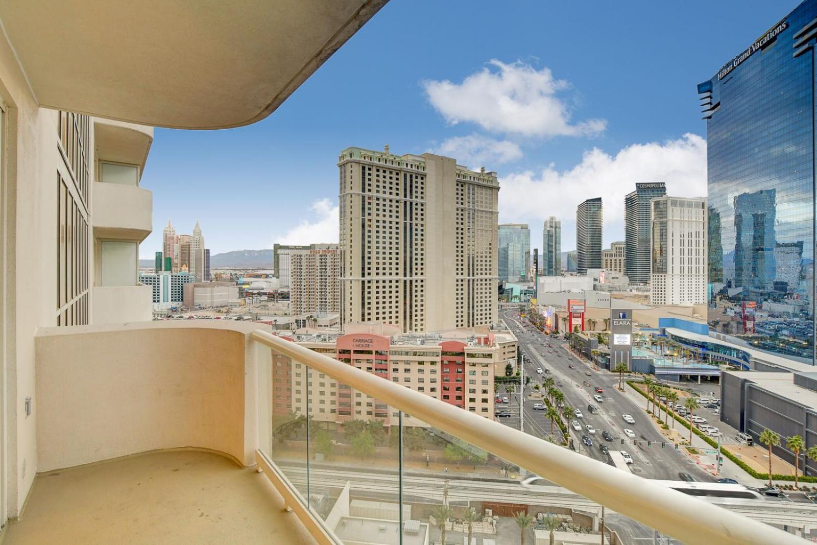 Suite Hub LV HIGH floor Sphere view MGM Signature photo 66