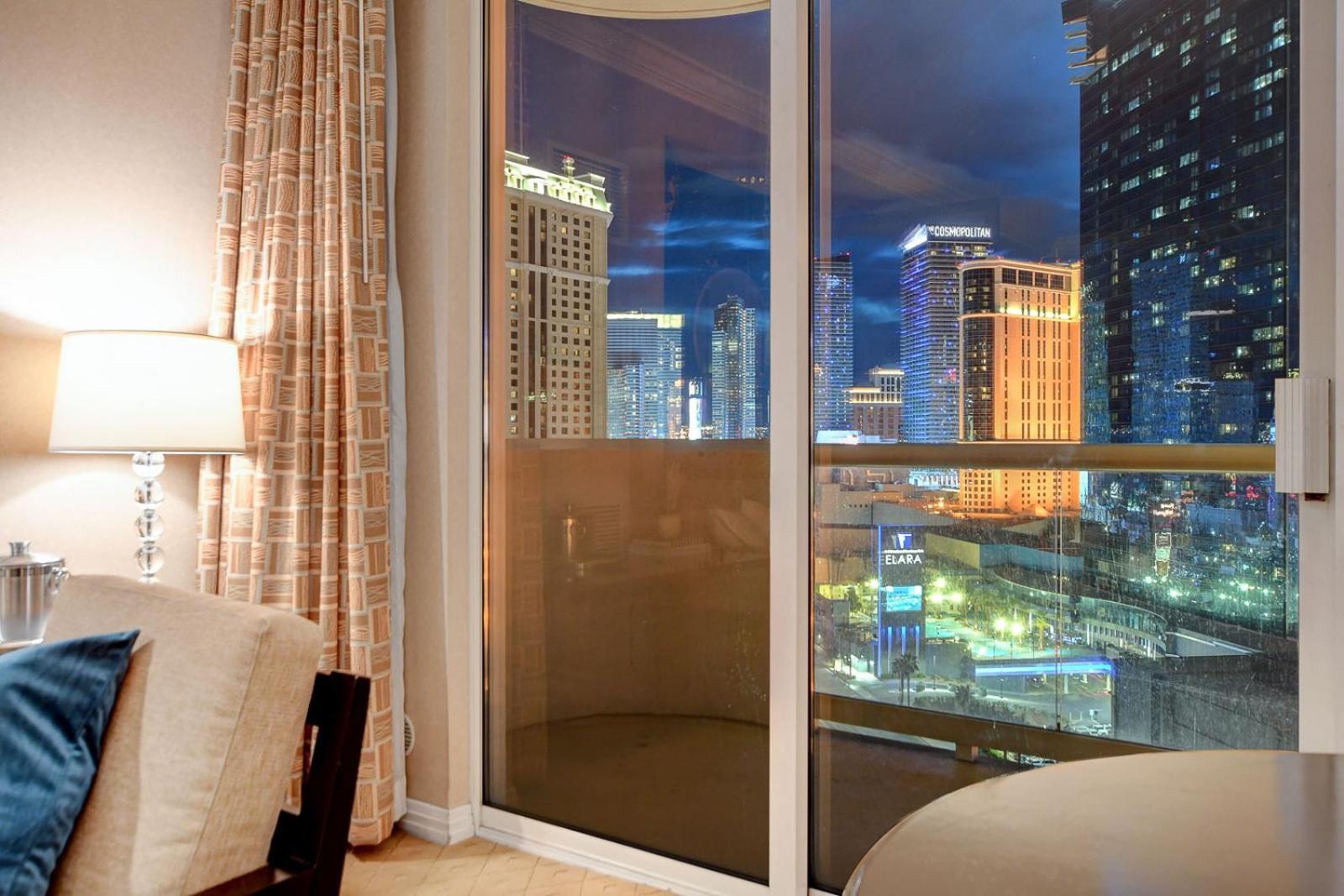 Suite Hub LV HIGH floor Sphere view MGM Signature photo 65