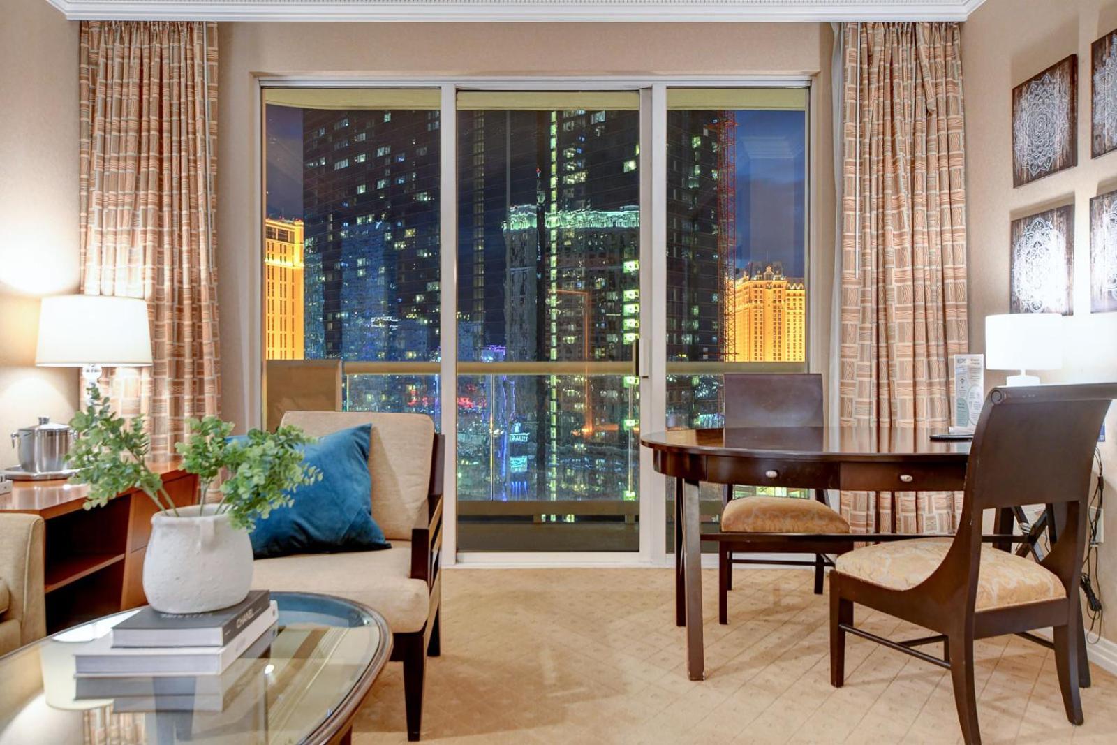 Suite Hub LV HIGH floor Sphere view MGM Signature photo 56