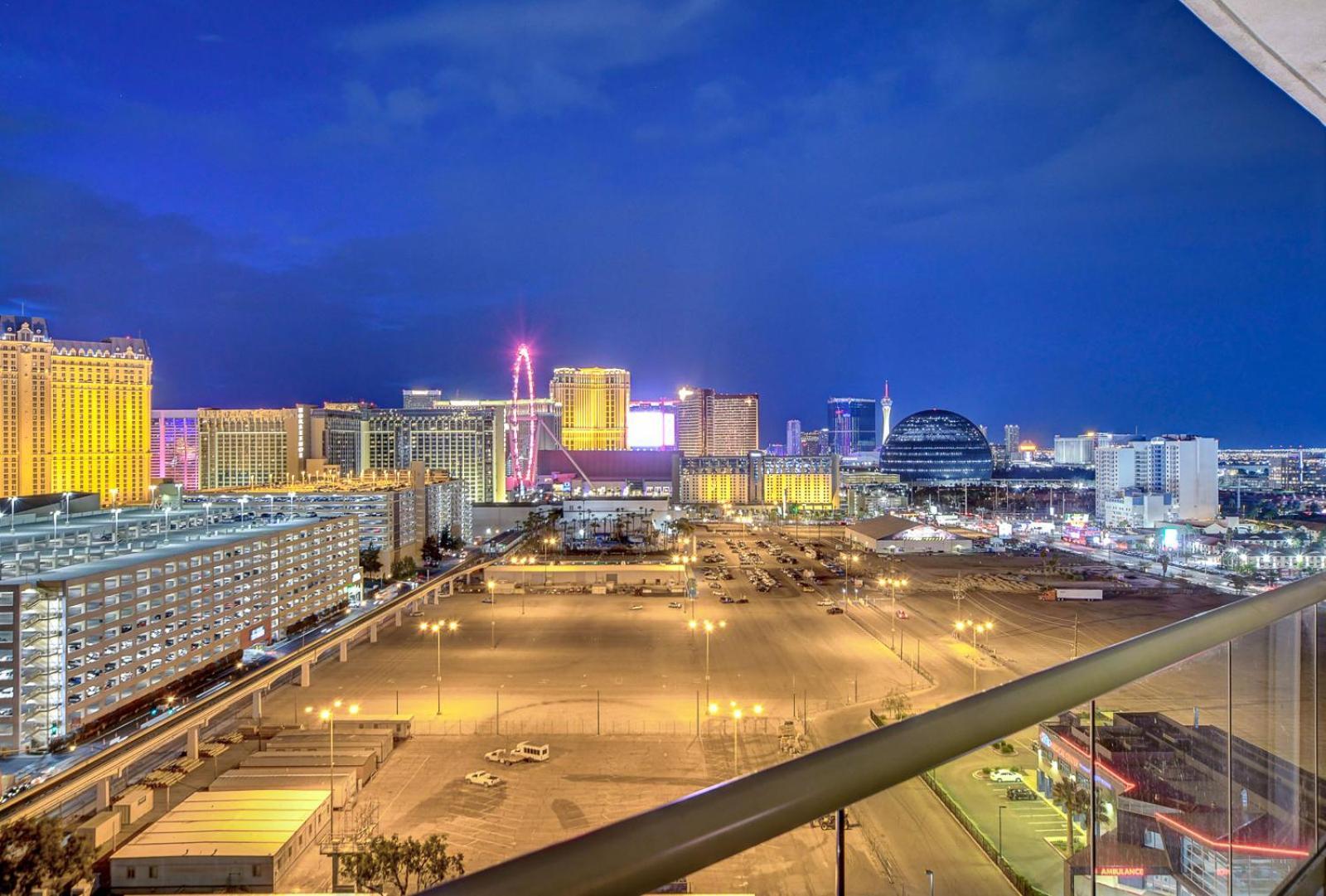 Suite Hub LV HIGH floor Sphere view MGM Signature photo 60