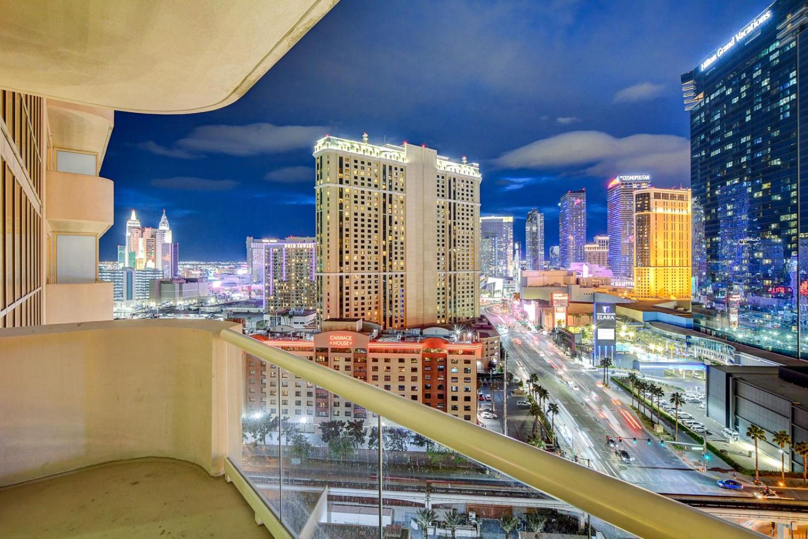 Suite Hub LV HIGH floor Sphere view MGM Signature photo 50