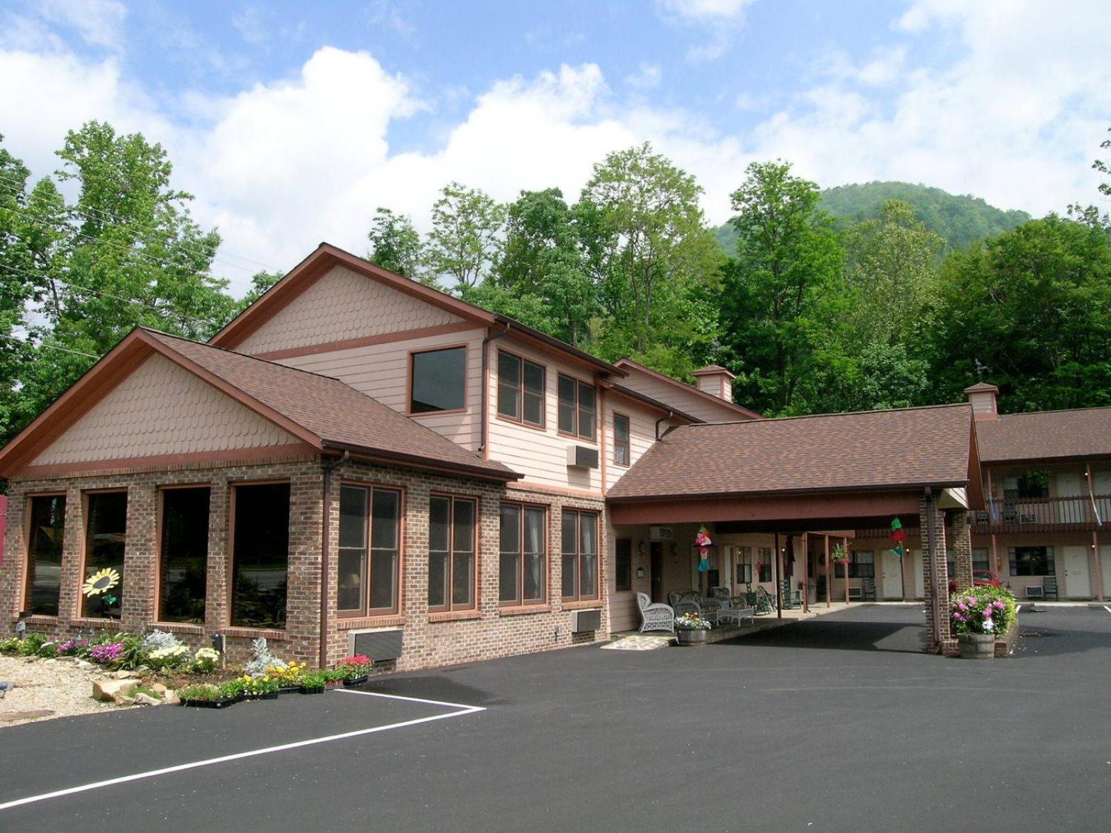 Jonathan Creek Inn and Villas — hotel in Maggie Valley