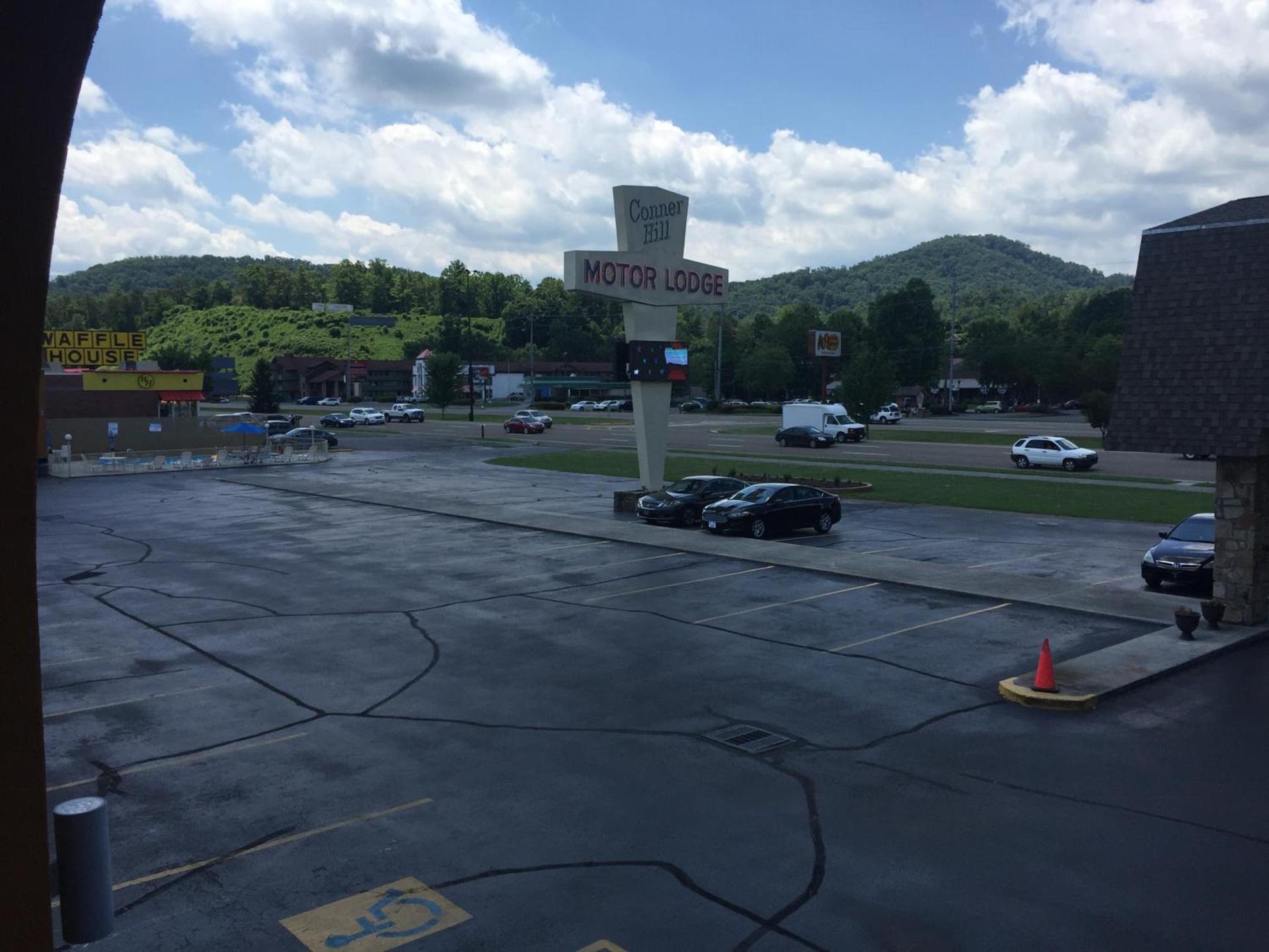 Conner Hill Motor Lodge photo 11