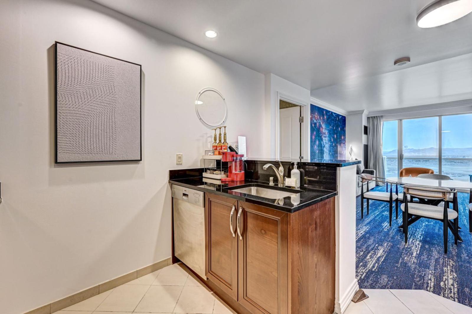 Suite Hub LV HIGH floor Sphere view MGM Signature photo 31