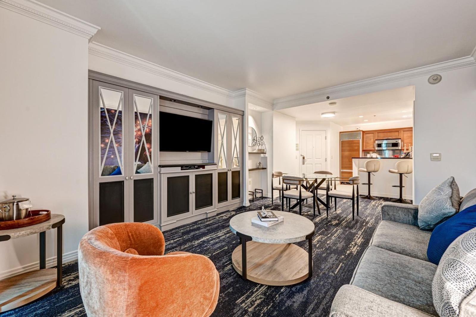 Suite Hub LV HIGH floor Sphere view MGM Signature photo 38