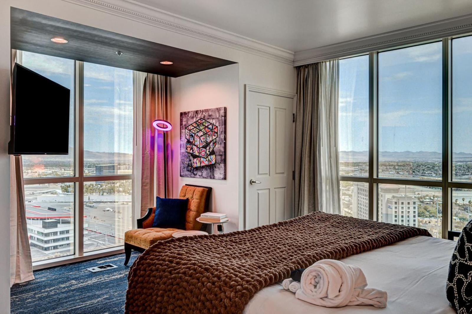 Suite Hub LV HIGH floor Sphere view MGM Signature photo 28