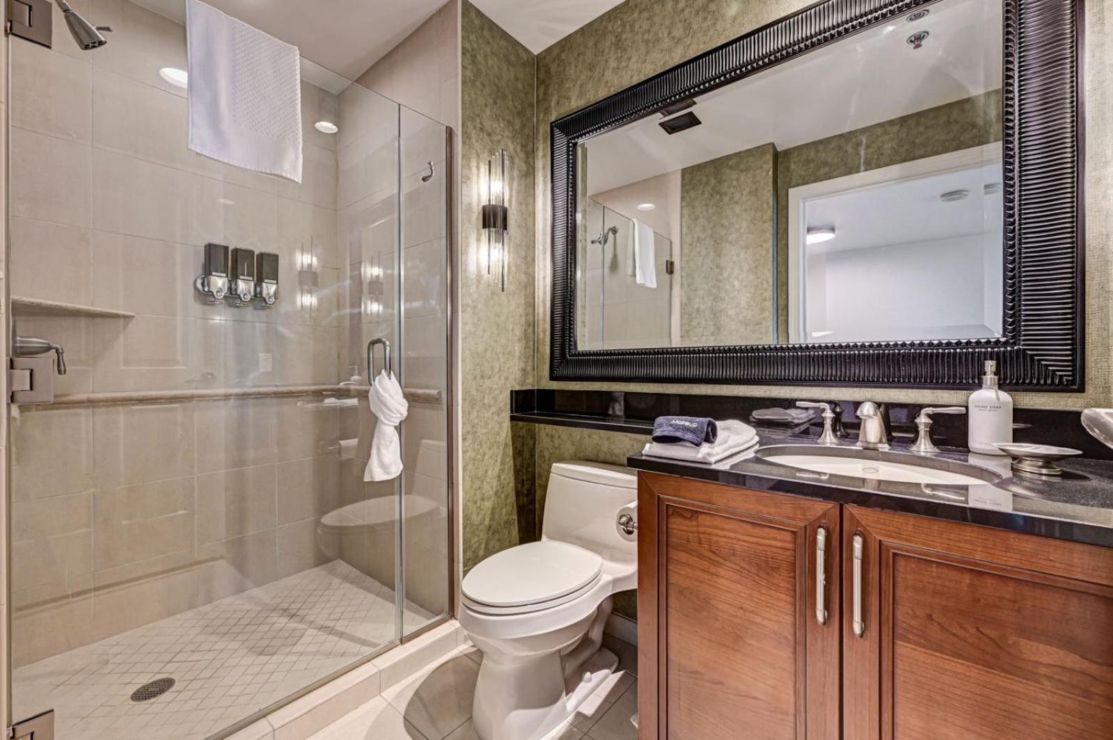 Suite Hub LV HIGH floor Sphere view MGM Signature photo 27