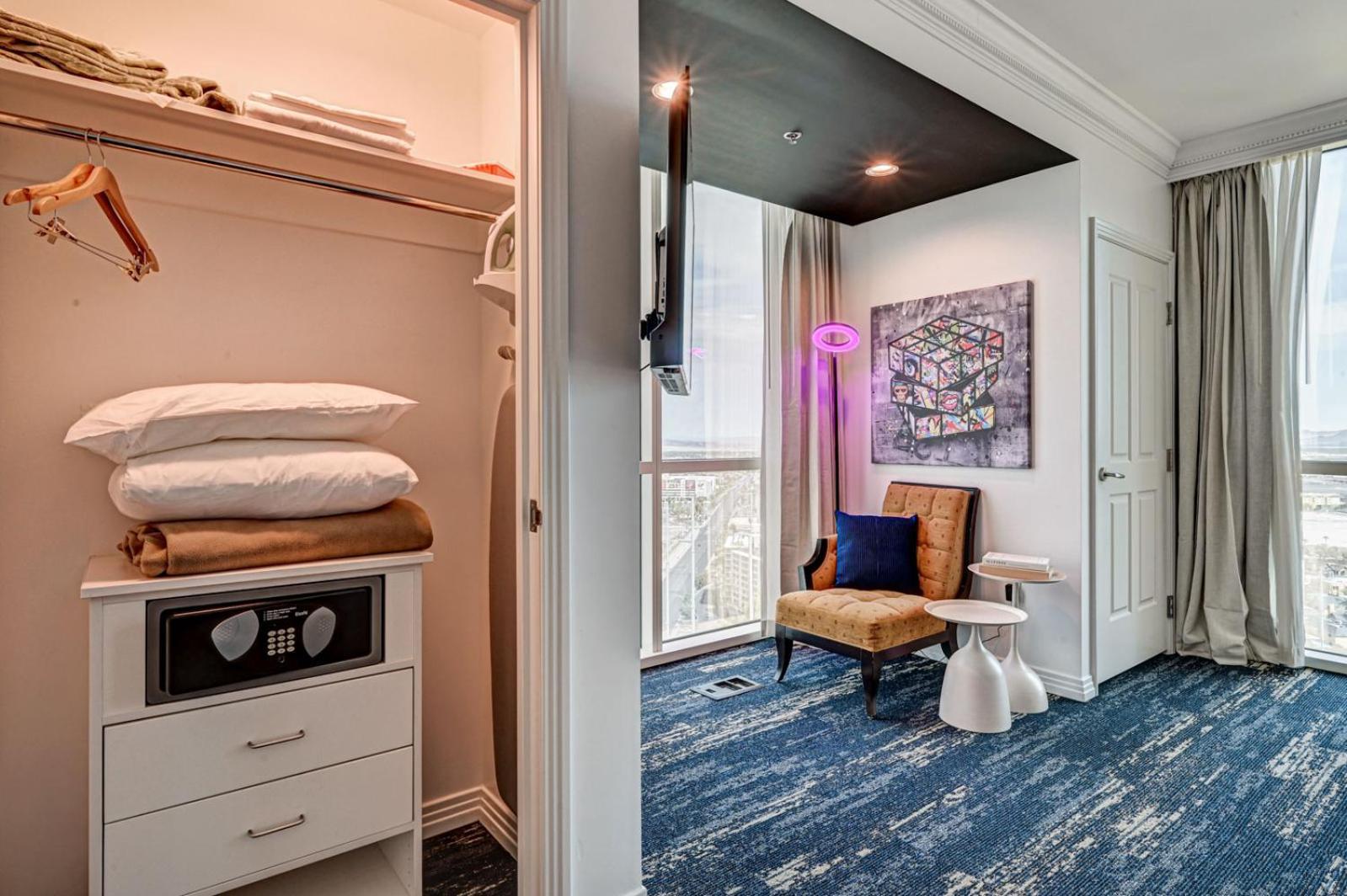 Suite Hub LV HIGH floor Sphere view MGM Signature photo 24