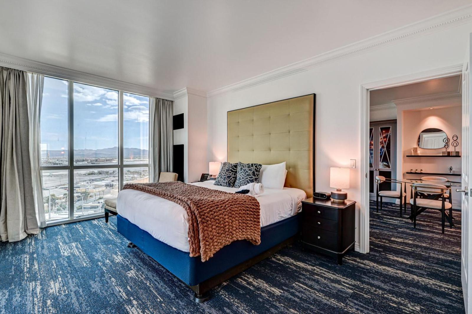 Suite Hub LV HIGH floor Sphere view MGM Signature photo 10