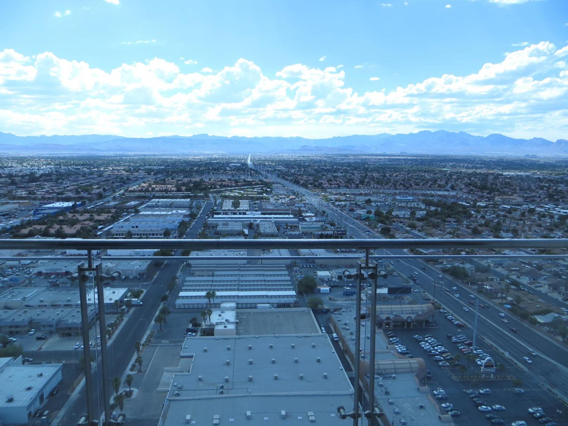 Palms Place 33rd Floor with Mountains Views photo 7
