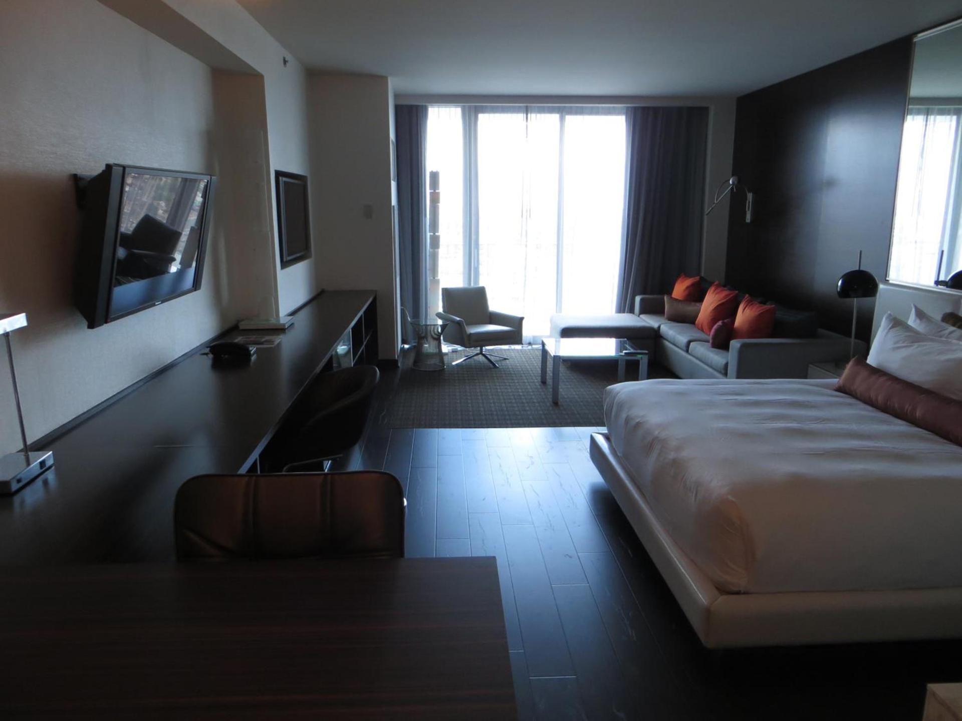 Palms Place 33rd Floor with Mountains Views photo 16