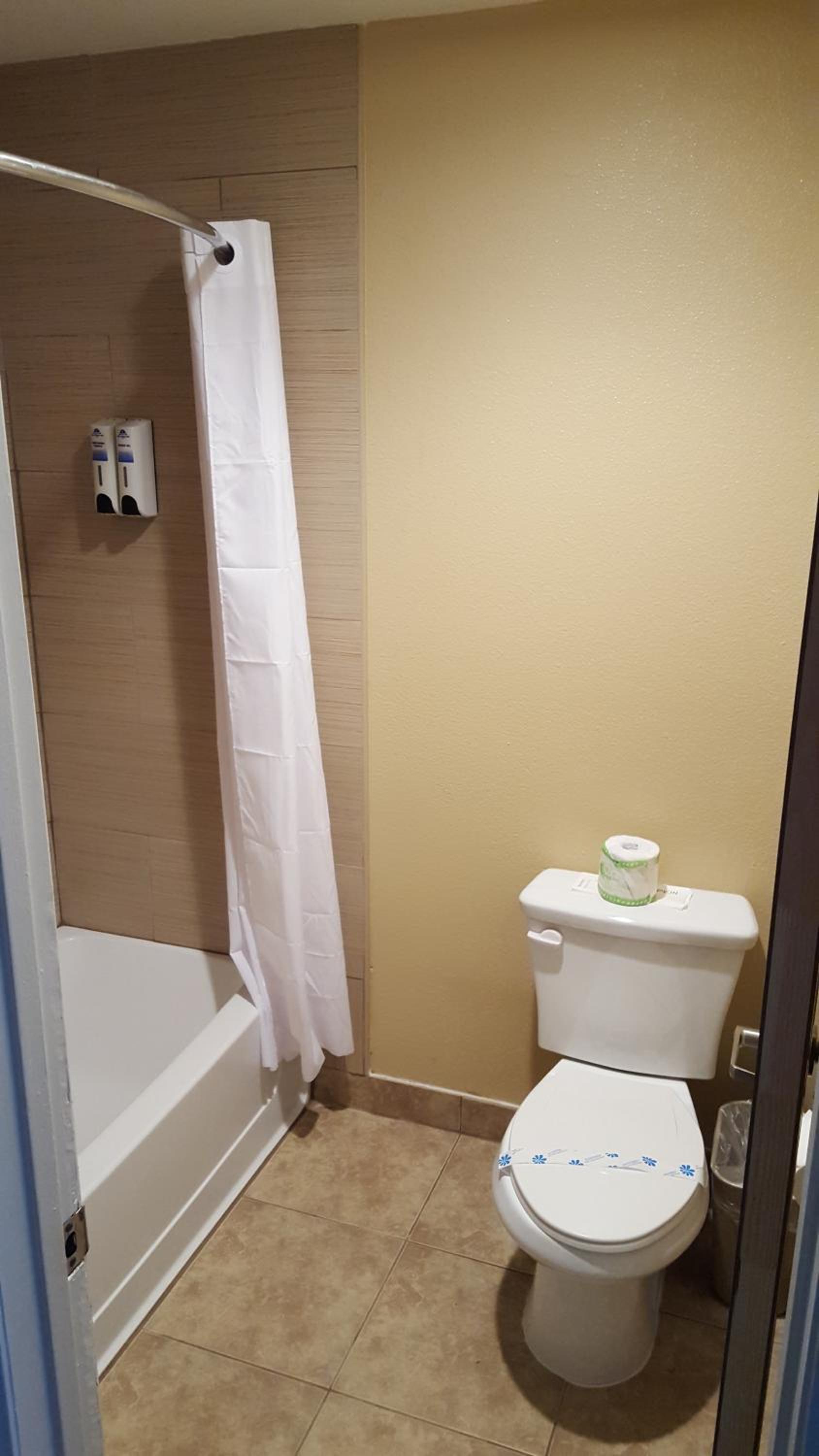 Anaheim Astoria Inn & Suites photo 8