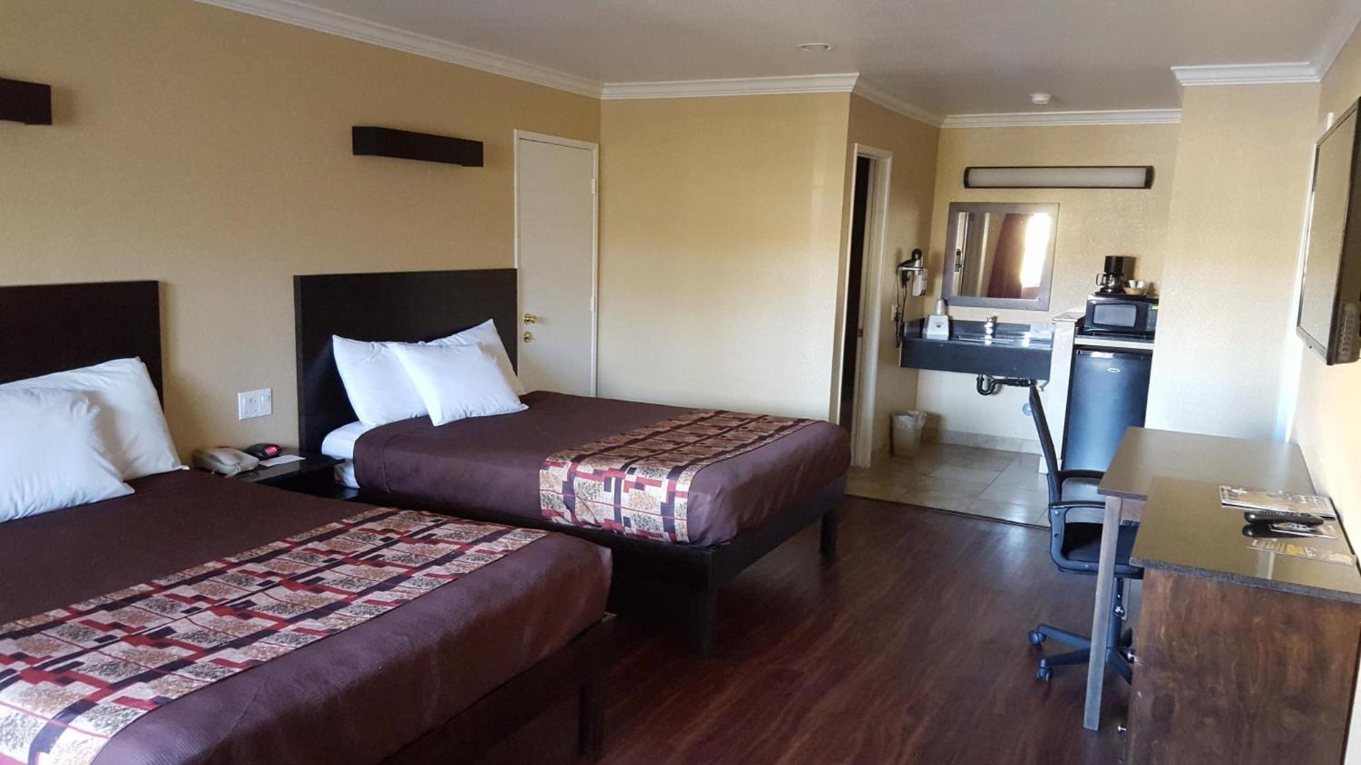 Anaheim Astoria Inn & Suites photo 9