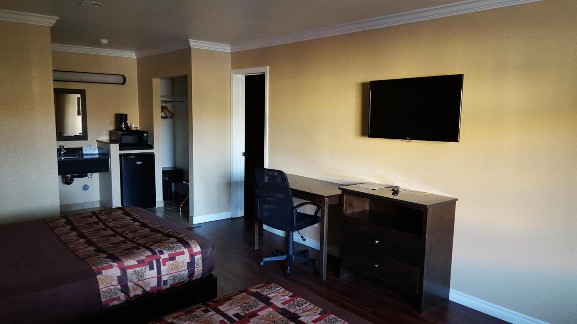 Anaheim Astoria Inn & Suites photo 10