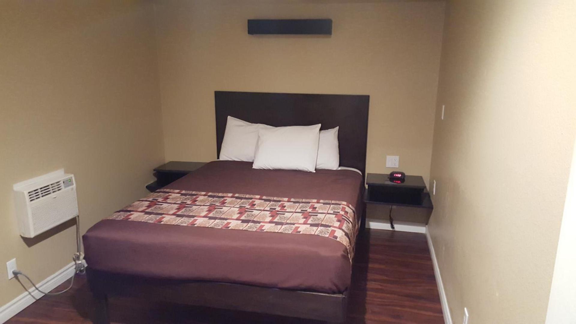Anaheim Astoria Inn & Suites photo 13