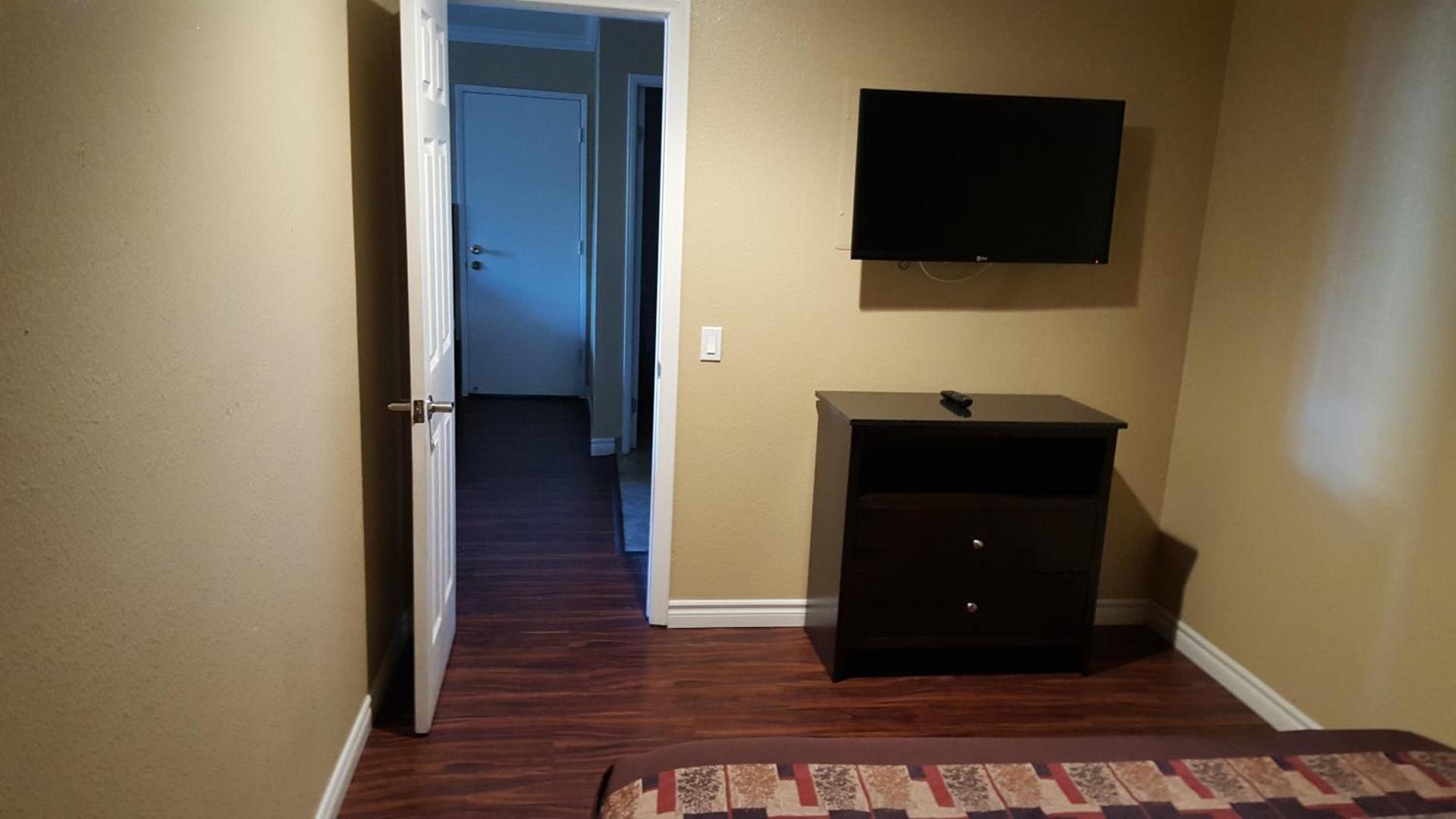 Anaheim Astoria Inn & Suites photo 14