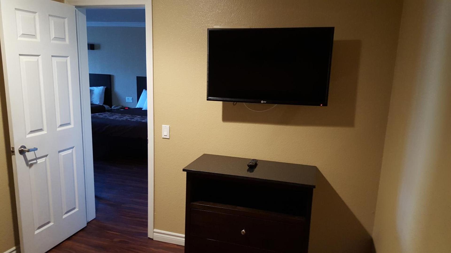 Anaheim Astoria Inn & Suites photo 15