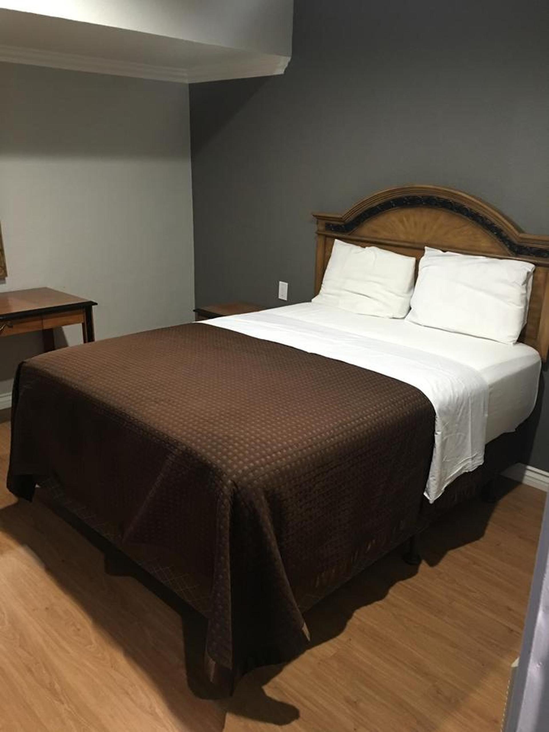 Town House Motel photo 36