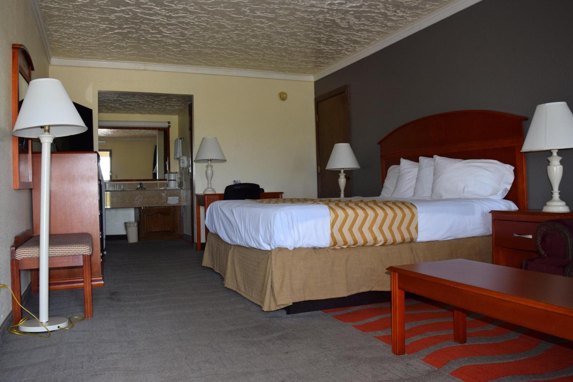 Super 8 by Wyndham Norman West OK photo 10