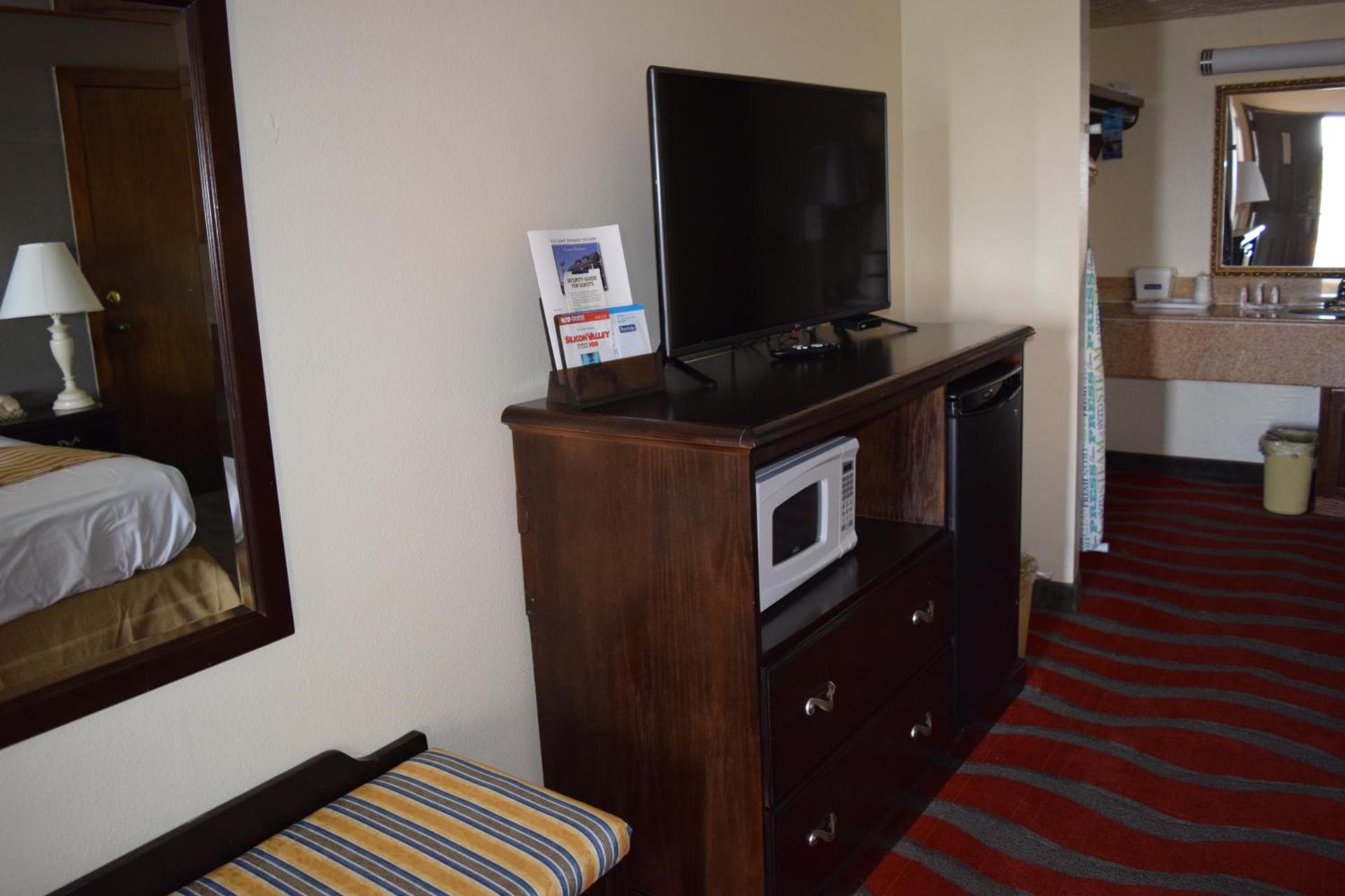 Super 8 by Wyndham Norman West OK photo 12