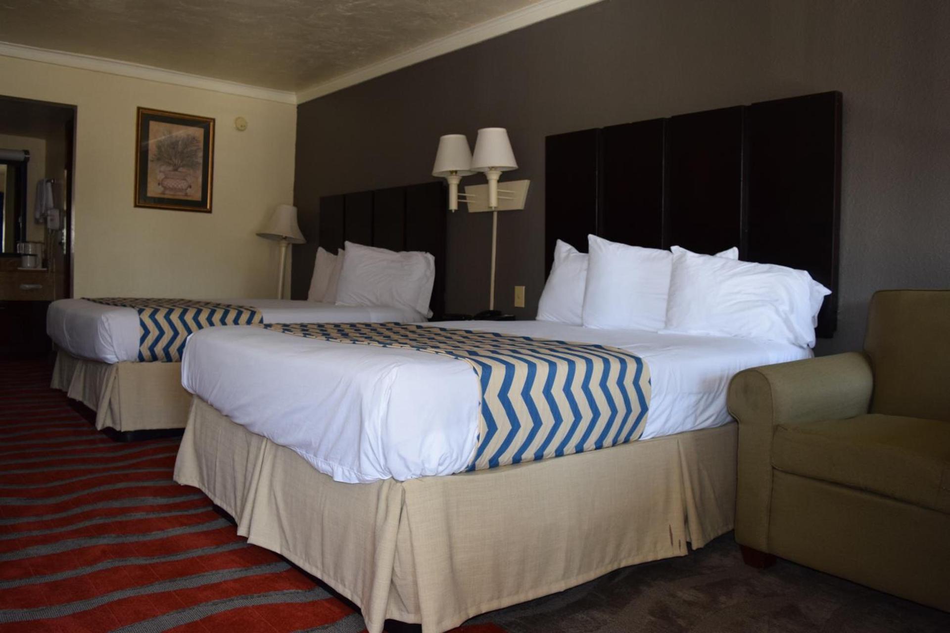 Super 8 by Wyndham Norman West OK photo 26
