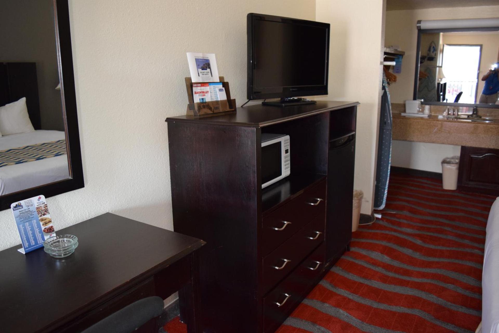 Super 8 by Wyndham Norman West OK photo 27