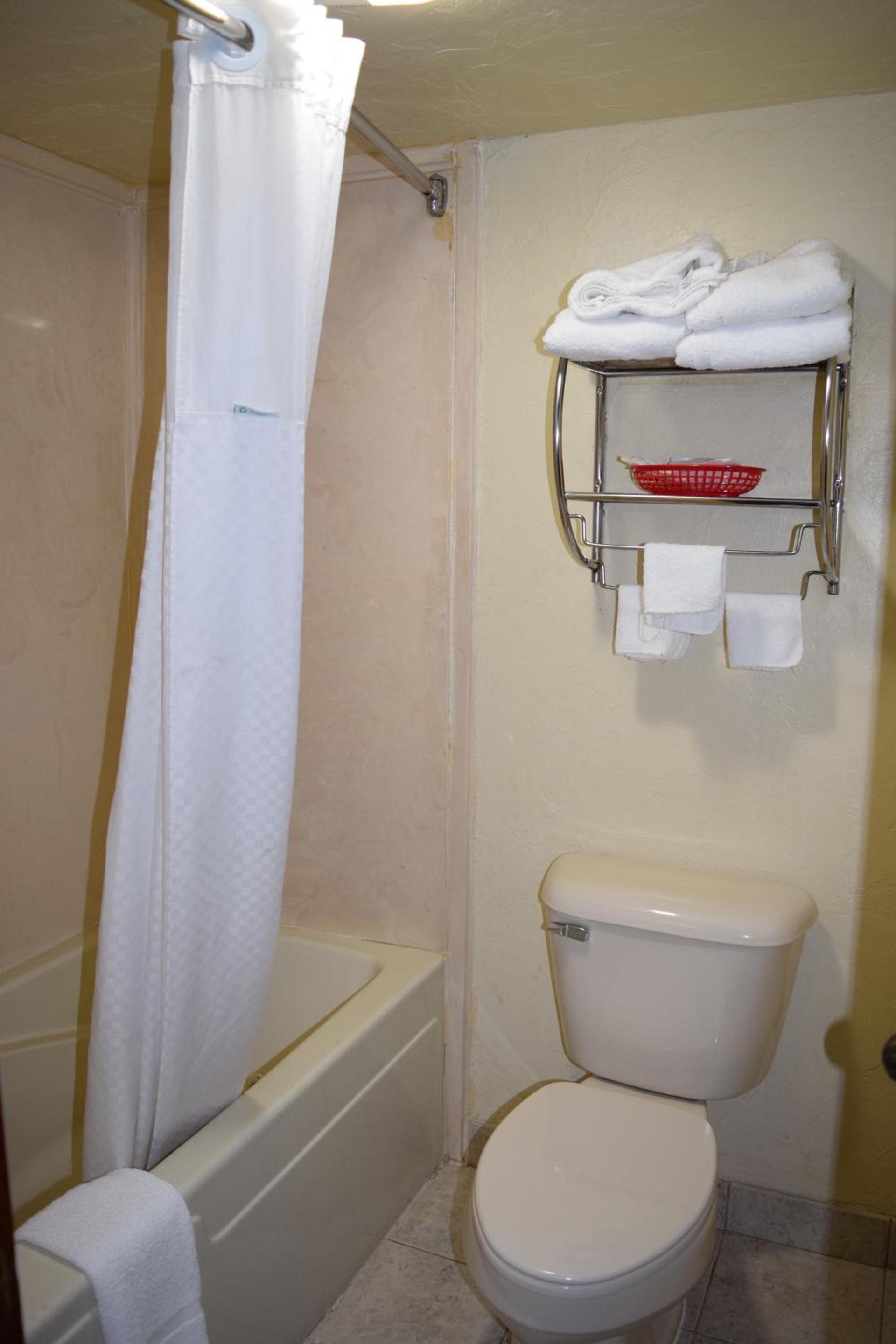Super 8 by Wyndham Norman West OK photo 28