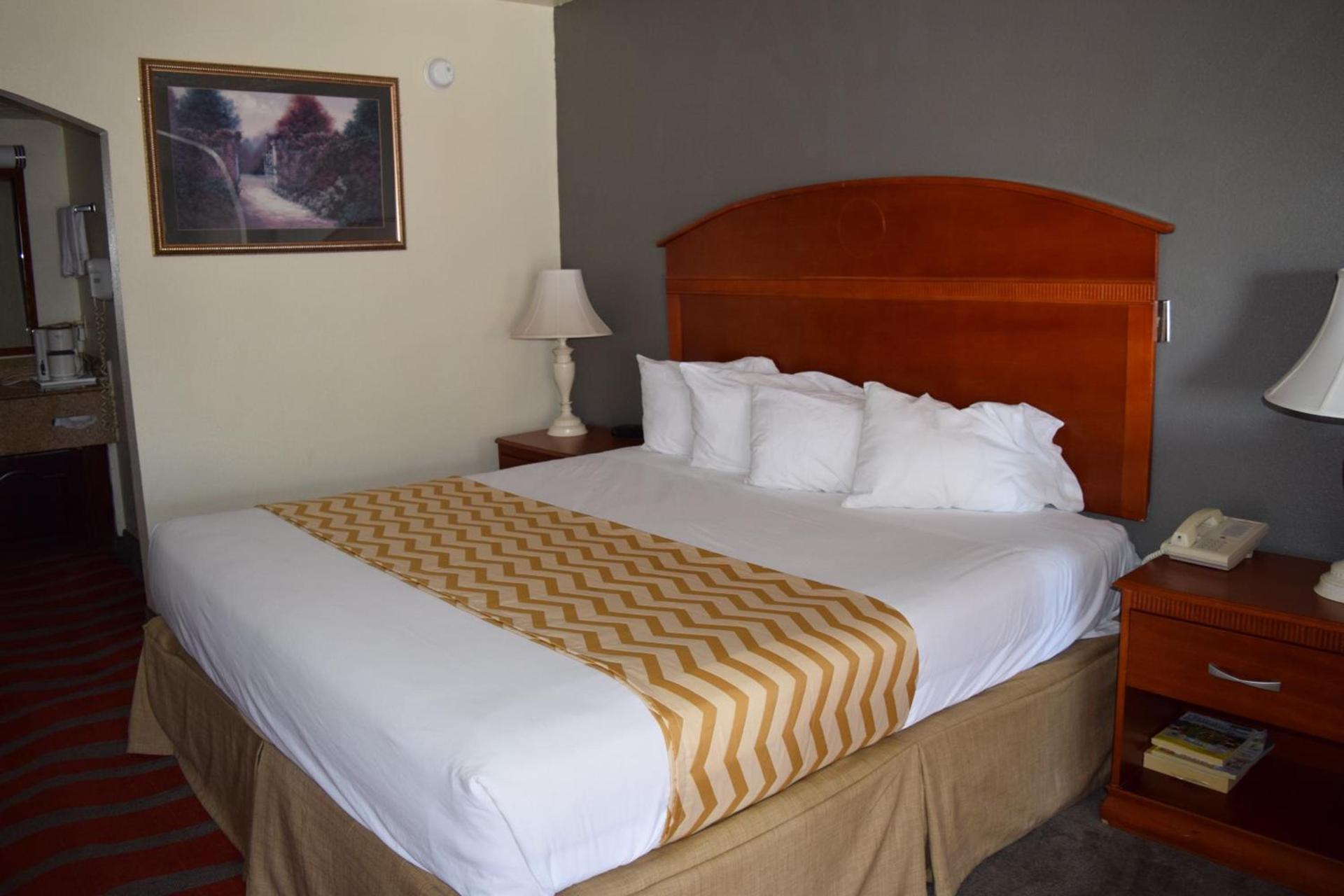 Super 8 by Wyndham Norman West OK photo 30