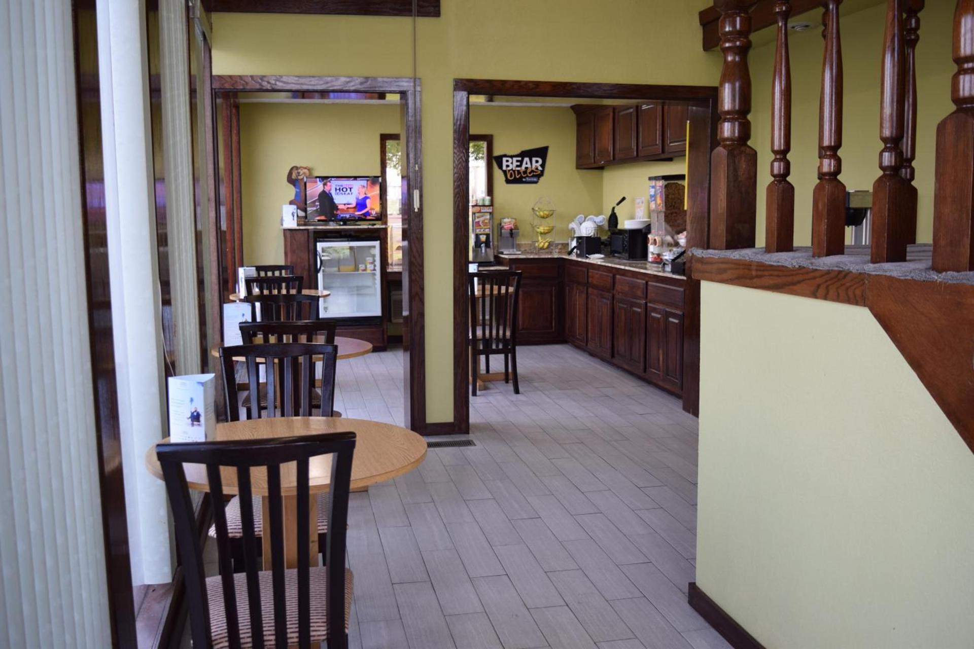 Super 8 by Wyndham Norman West OK photo 33