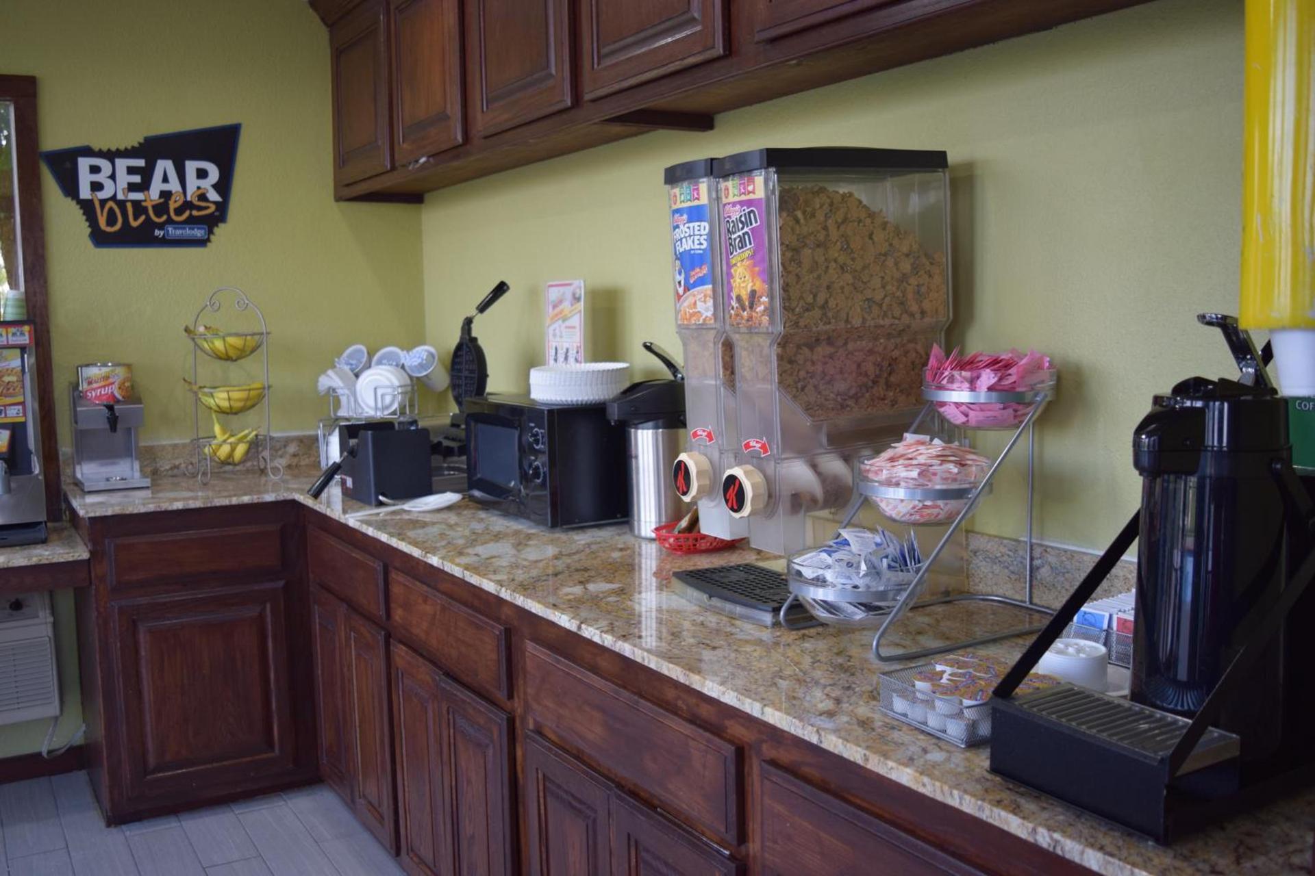 Super 8 by Wyndham Norman West OK photo 35