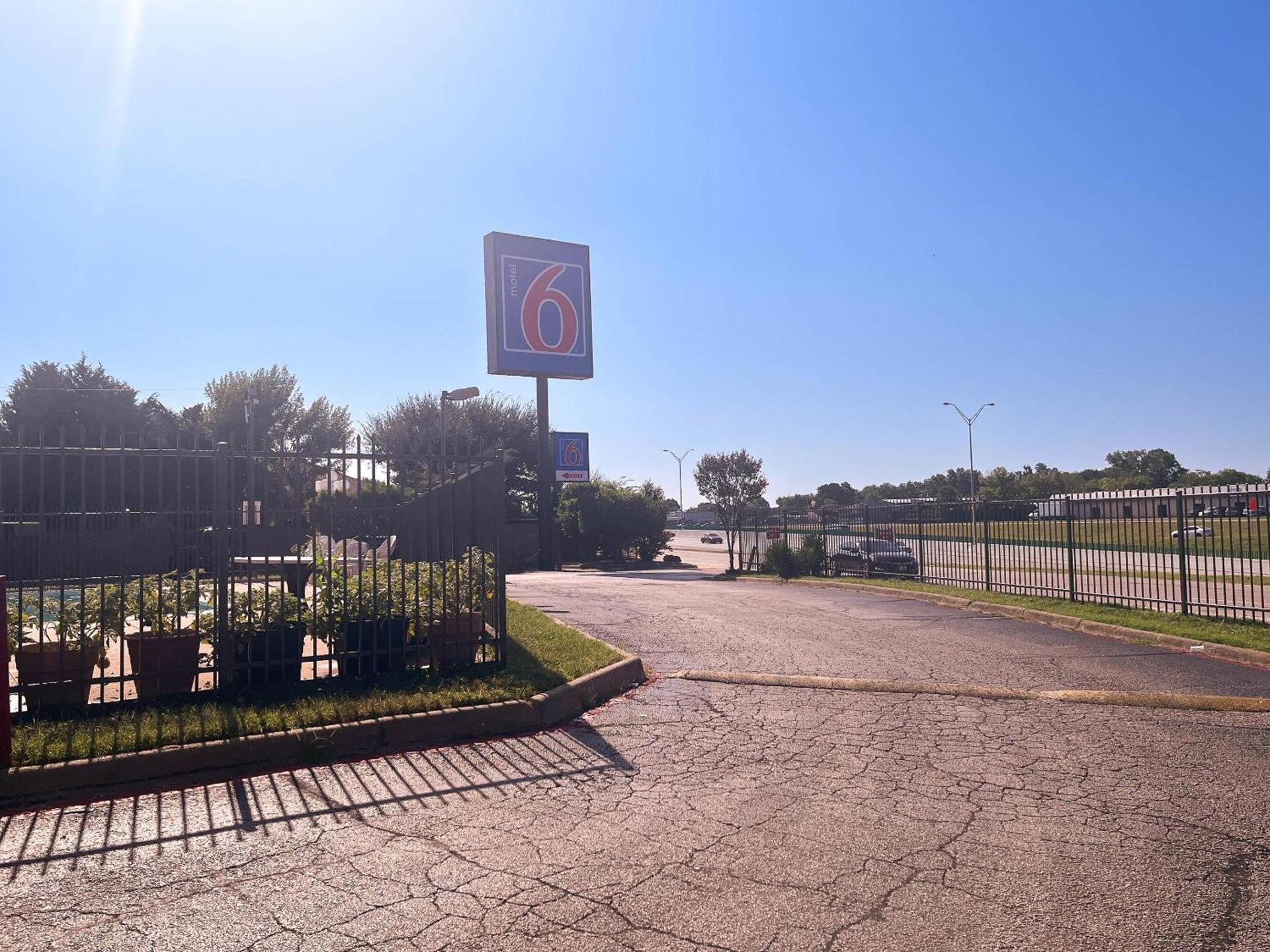 Motel 6 Dallas, TX – St. Augustine / HWY 175 photo 1