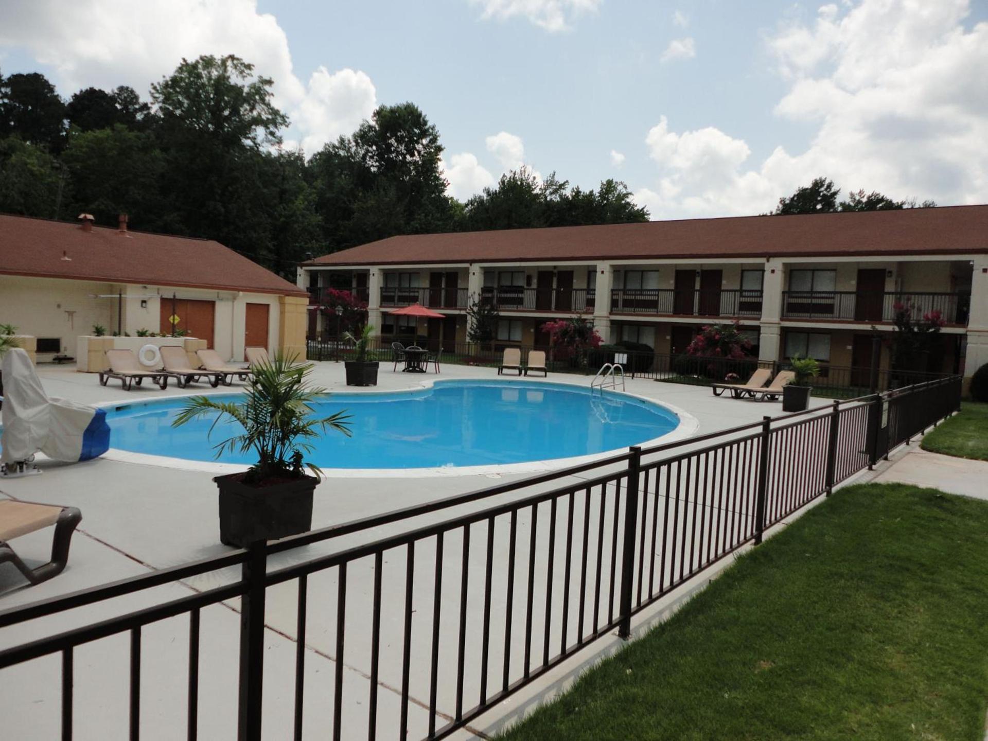 Ramada by Wyndham Tuscaloosa photo 41