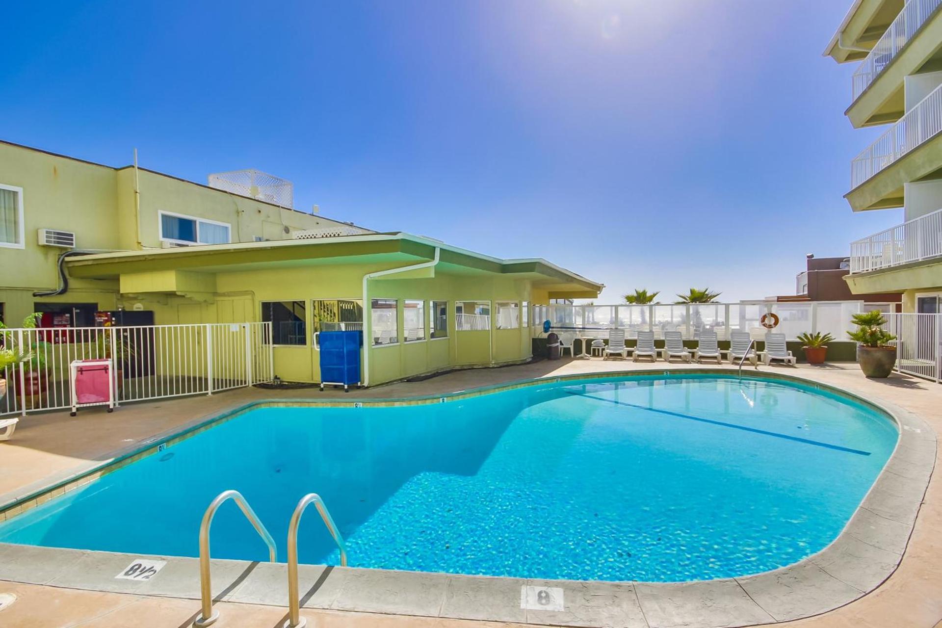 Surfer Beach Hotel photo 51