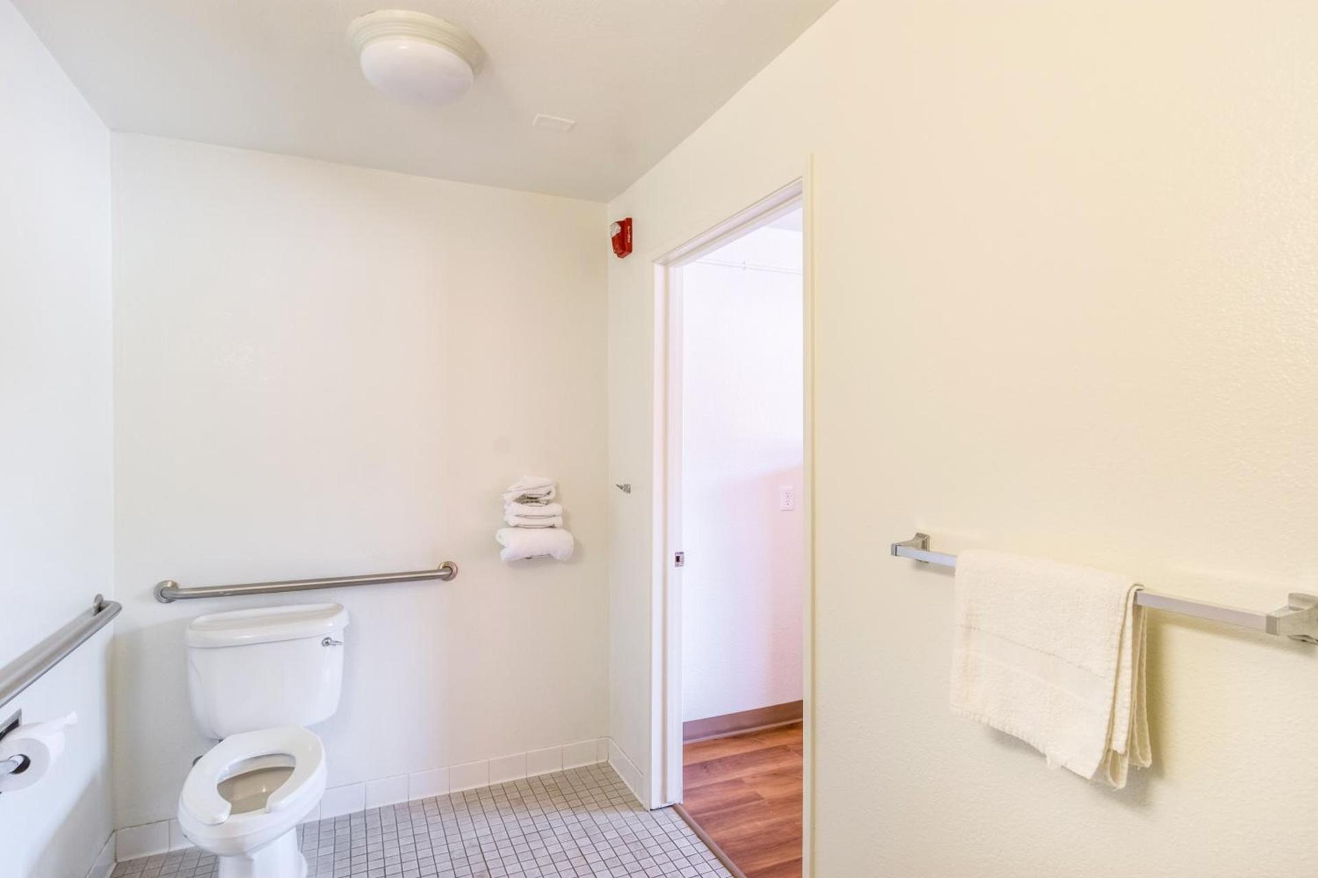 Motel 6-Redding, CA - Central photo 33