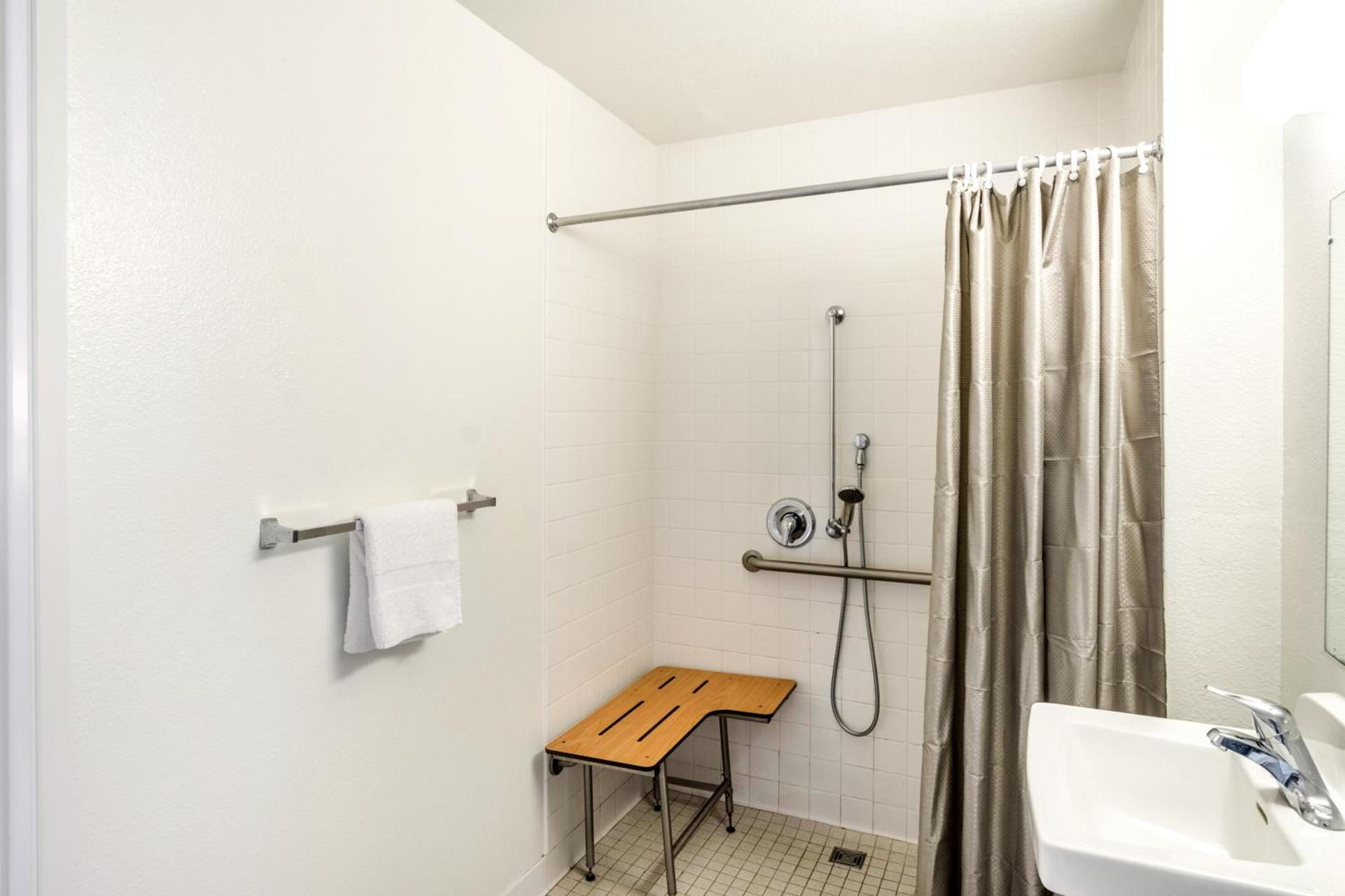 Motel 6-Redding, CA - Central photo 28