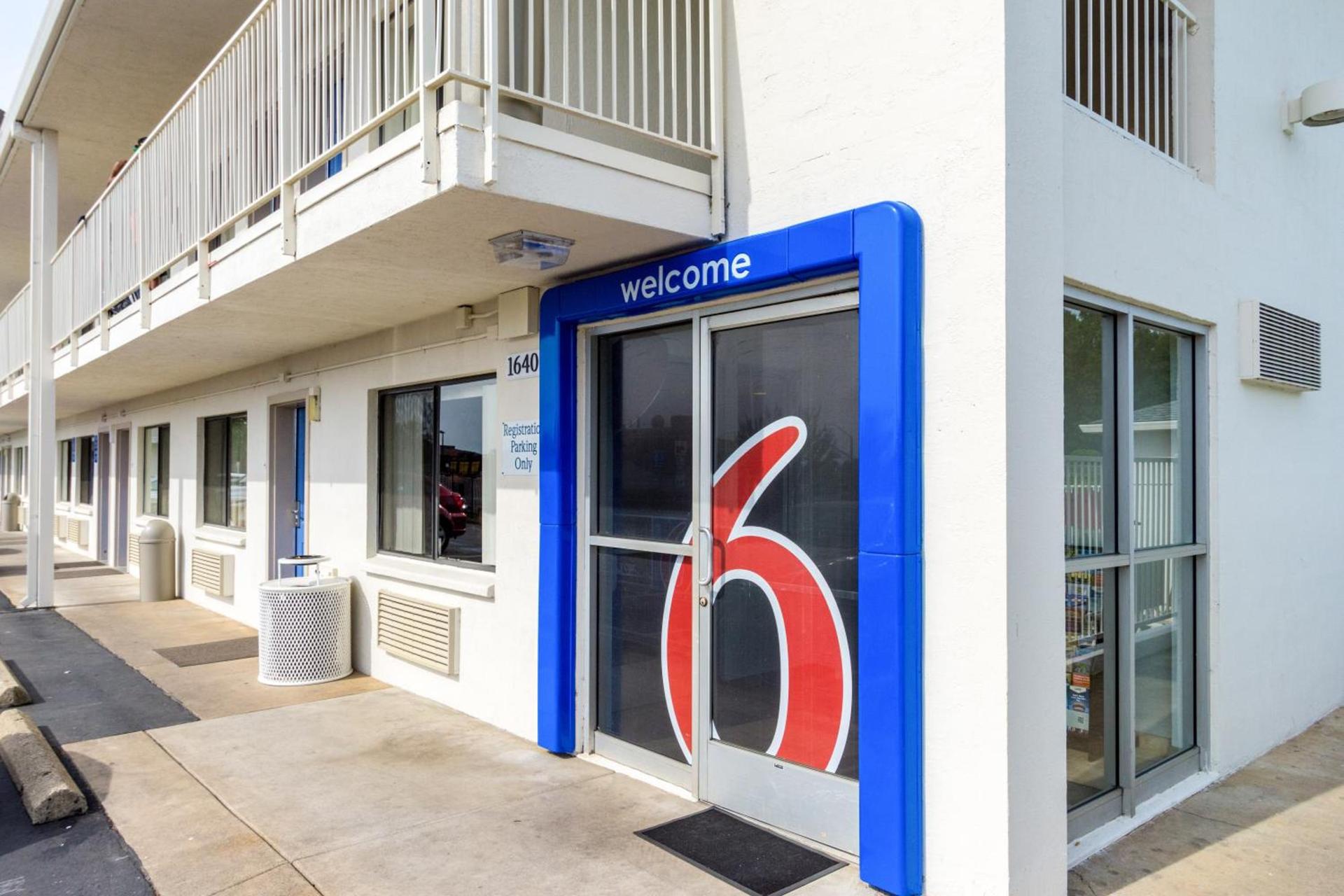 Motel 6-Redding, CA - Central photo 2