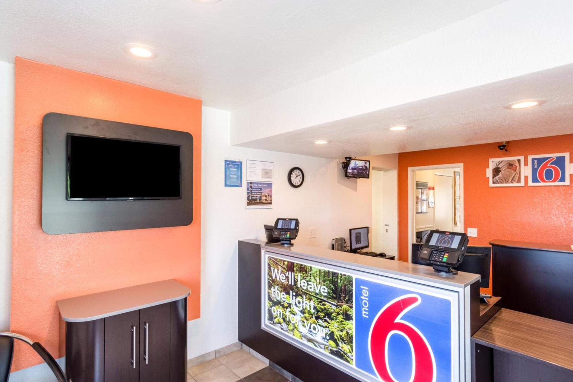 Motel 6-Redding, CA - Central photo 18