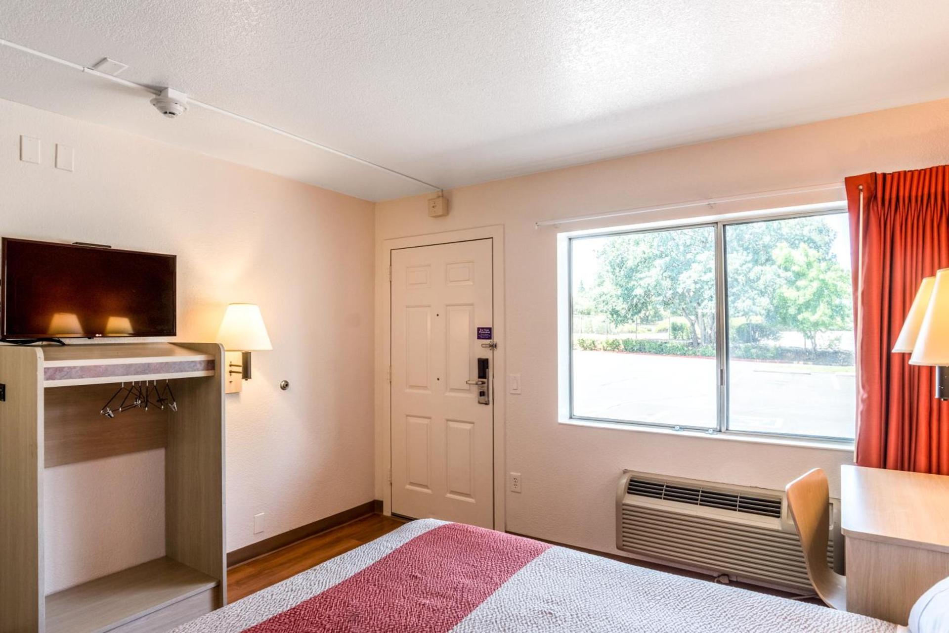 Motel 6-Redding, CA - Central photo 21