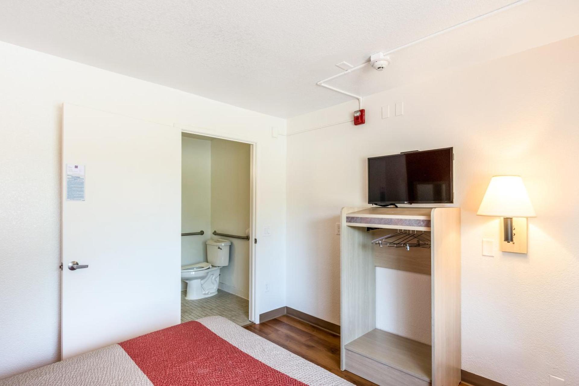 Motel 6-Redding, CA - Central photo 22