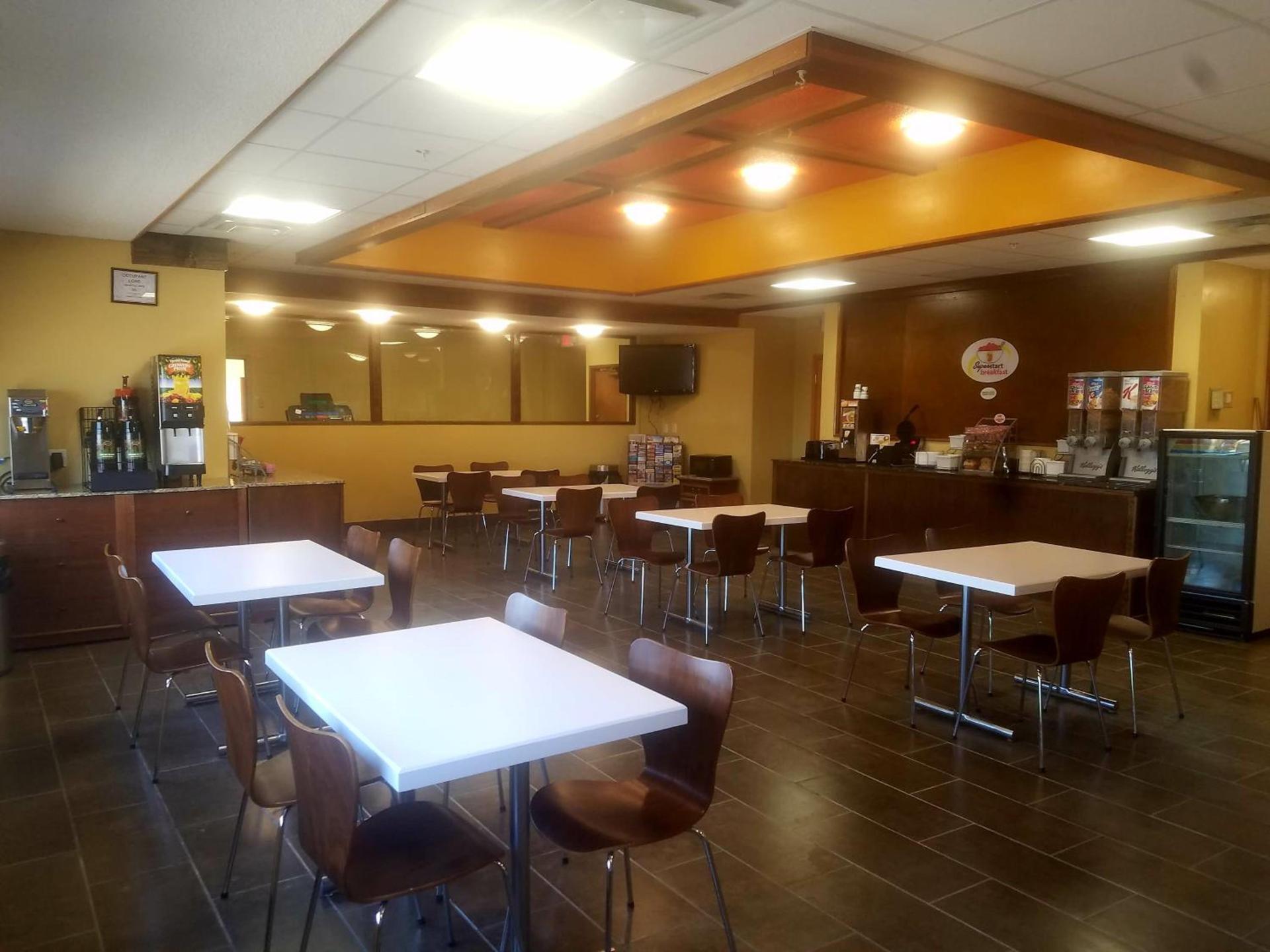 Super 8 by Wyndham Casper East/Evansville photo 34