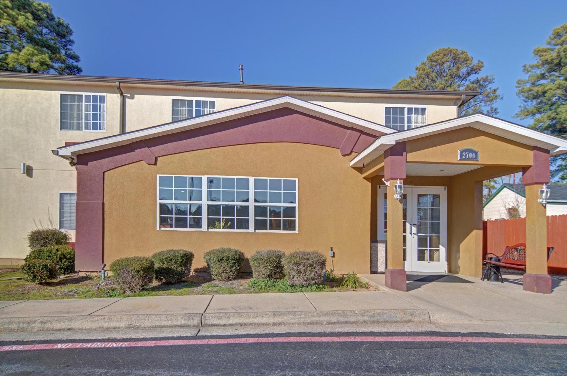 HomeTown Inn & Suites photo 35