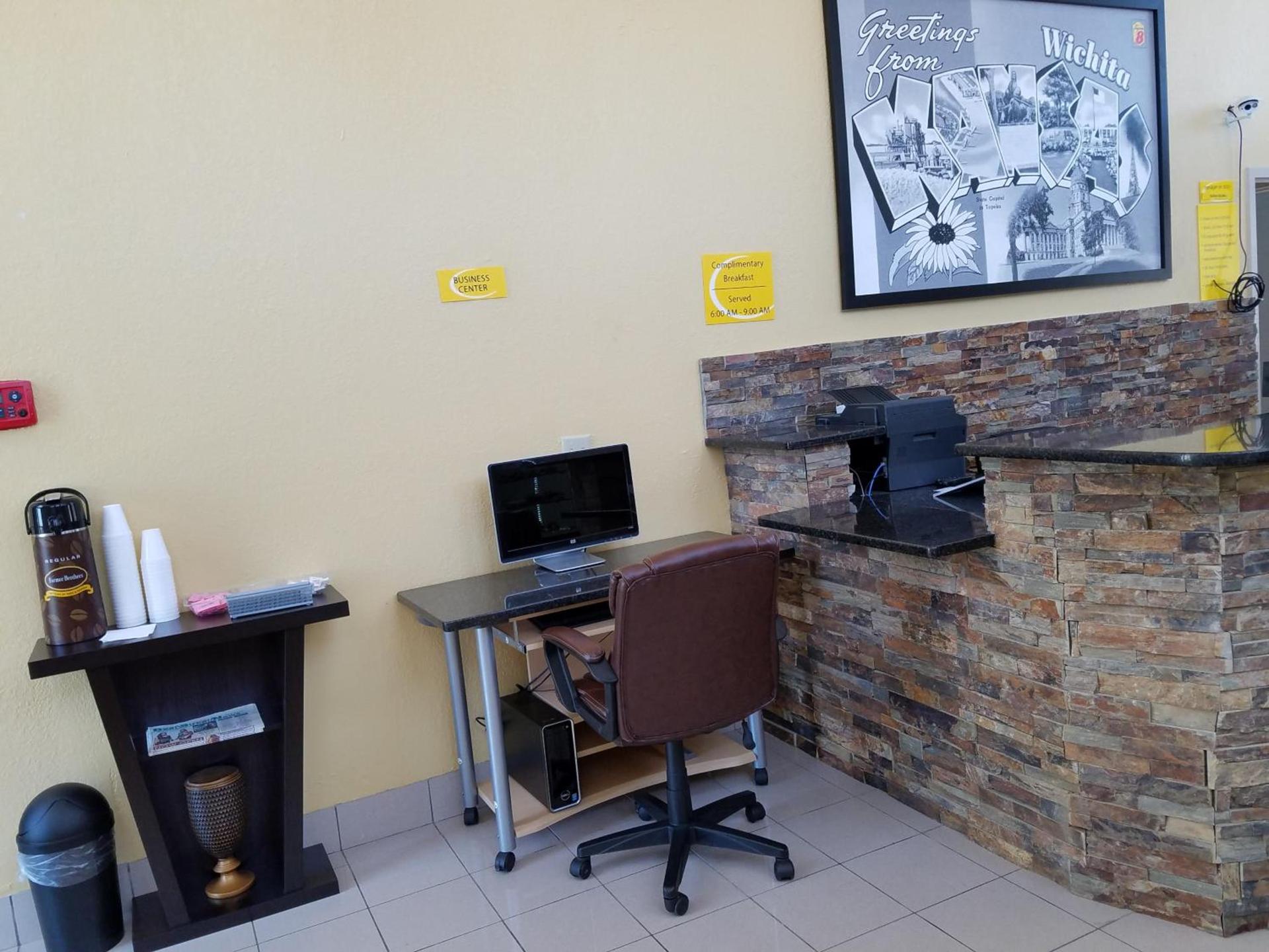 Super 8 by Wyndham Wichita Airport West Kellogg photo 58