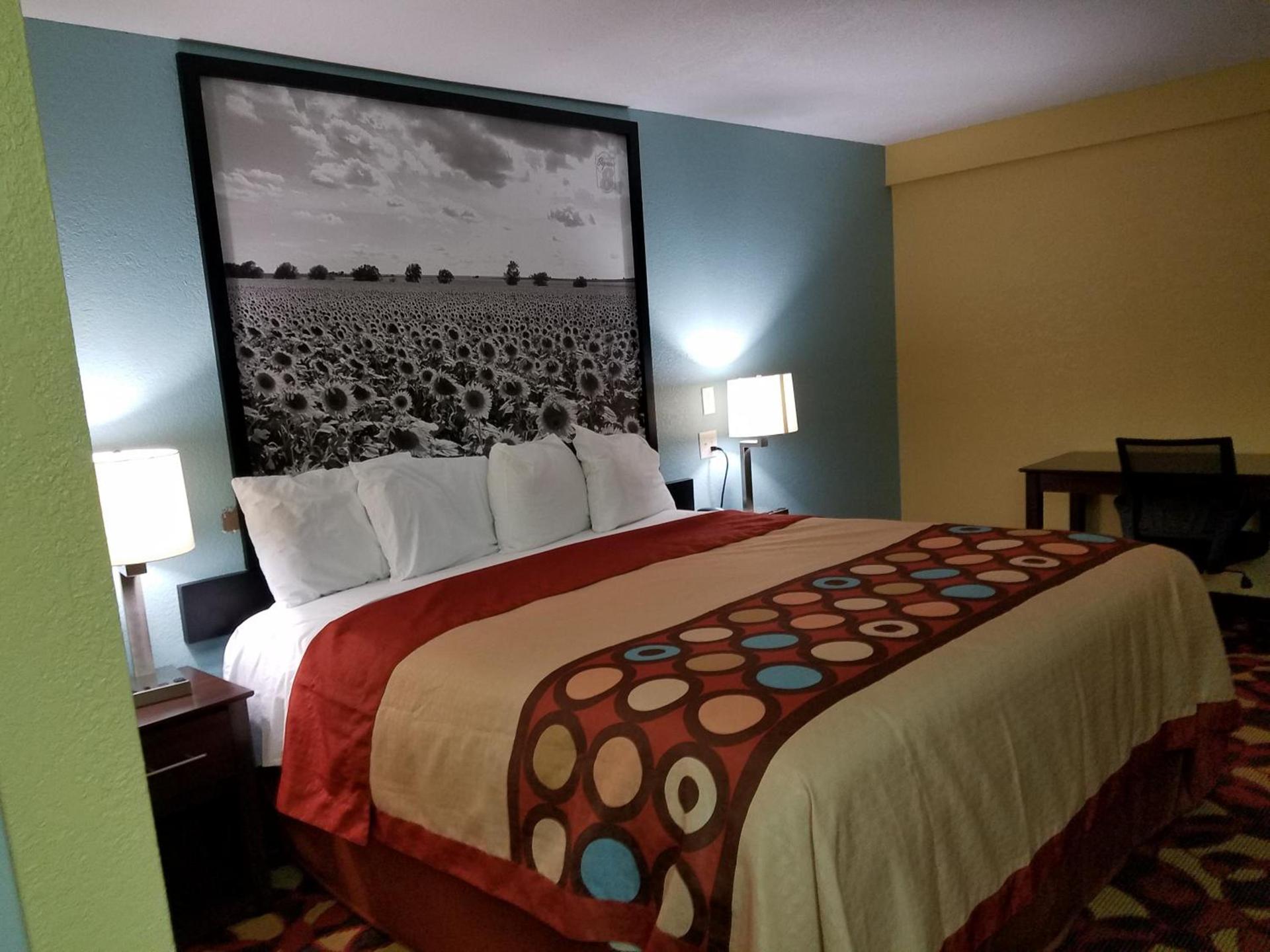 Super 8 by Wyndham Wichita Airport West Kellogg photo 59
