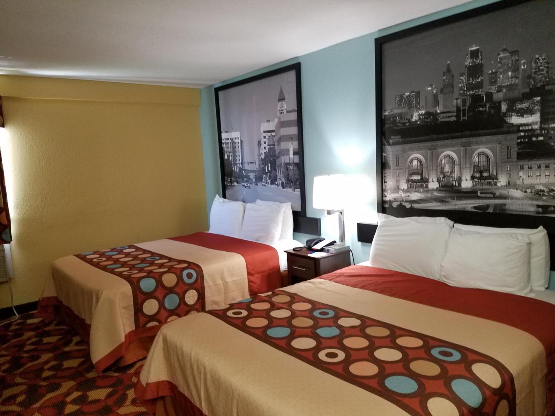 Super 8 by Wyndham Wichita Airport West Kellogg photo 60