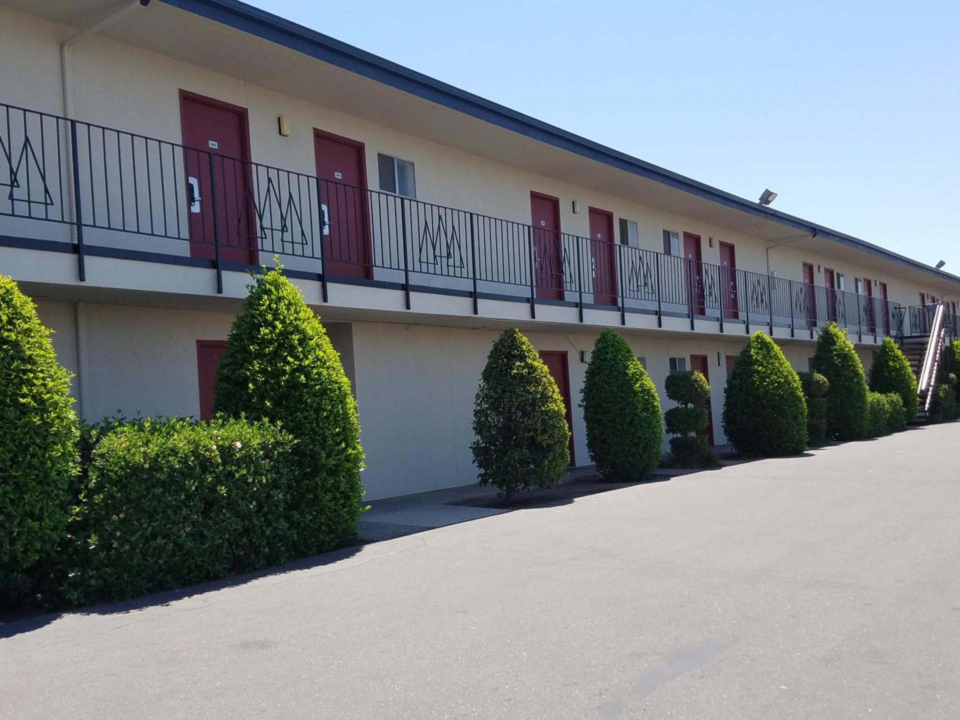 Economy Inn Fresno Yosemite '''NEWLY REMODELED''' photo 7
