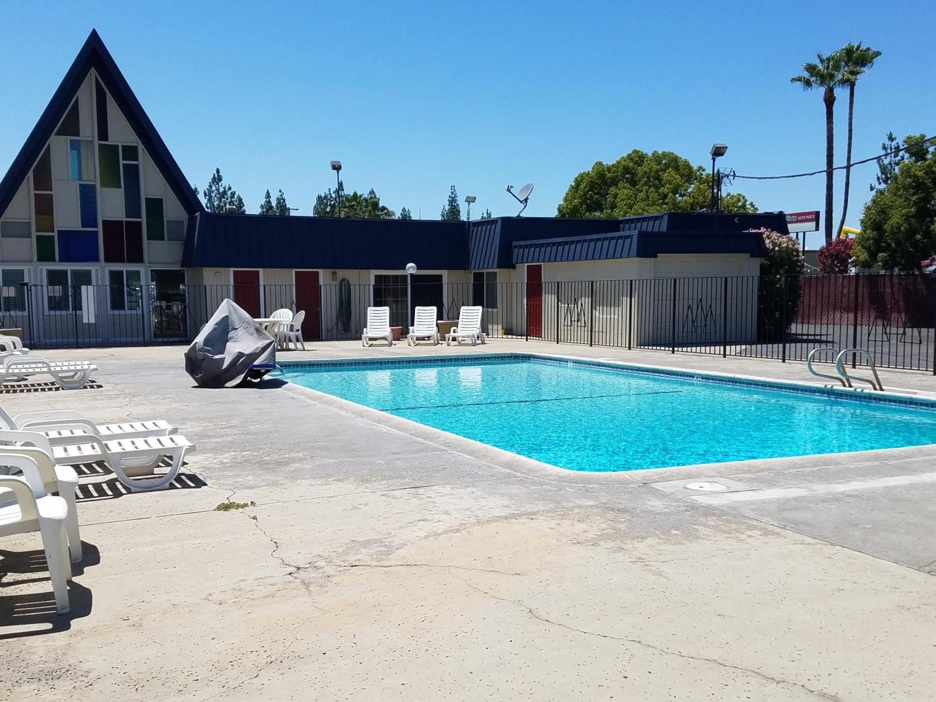 Economy Inn Fresno Yosemite '''NEWLY REMODELED''' photo 8