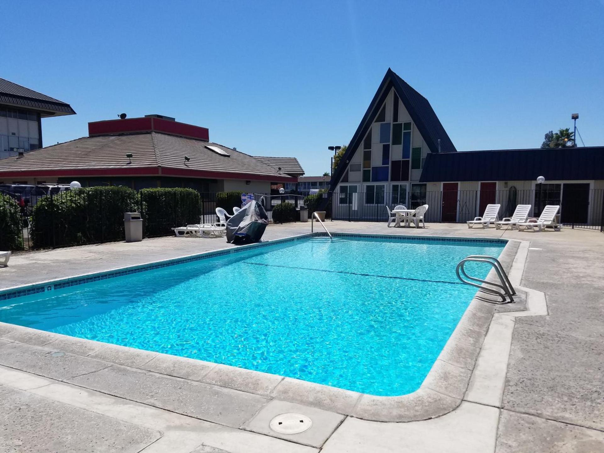 Economy Inn Fresno Yosemite '''NEWLY REMODELED''' photo 11