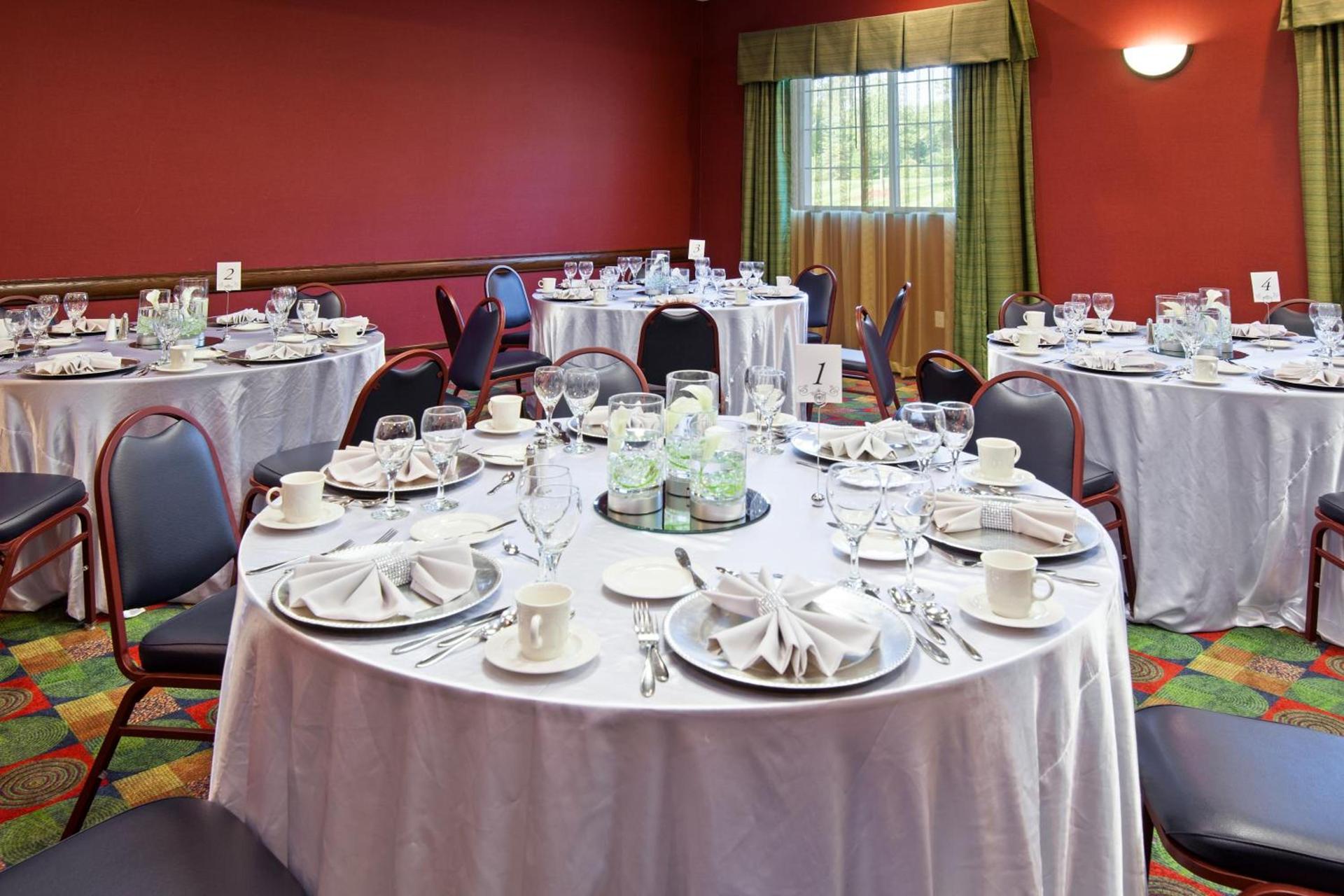 Country Inn & Suites by Radisson, Grand Rapids East, MI photo 64