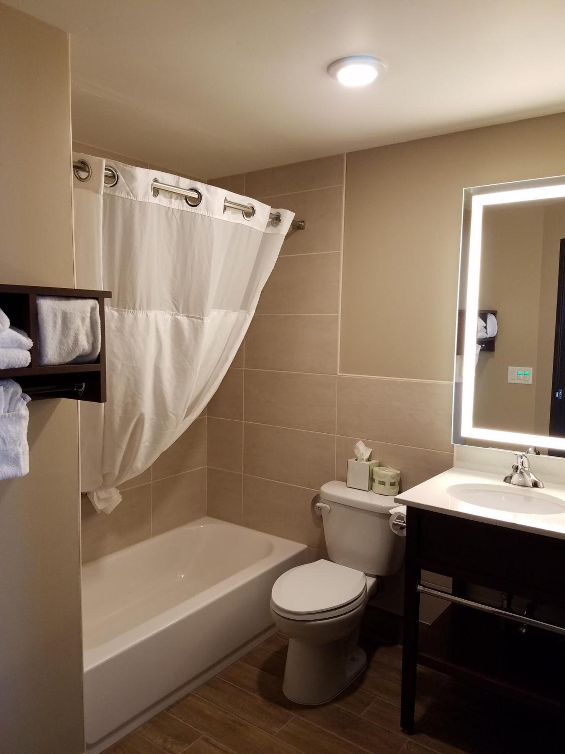 Ramada by Wyndham Minneapolis Golden Valley photo 48